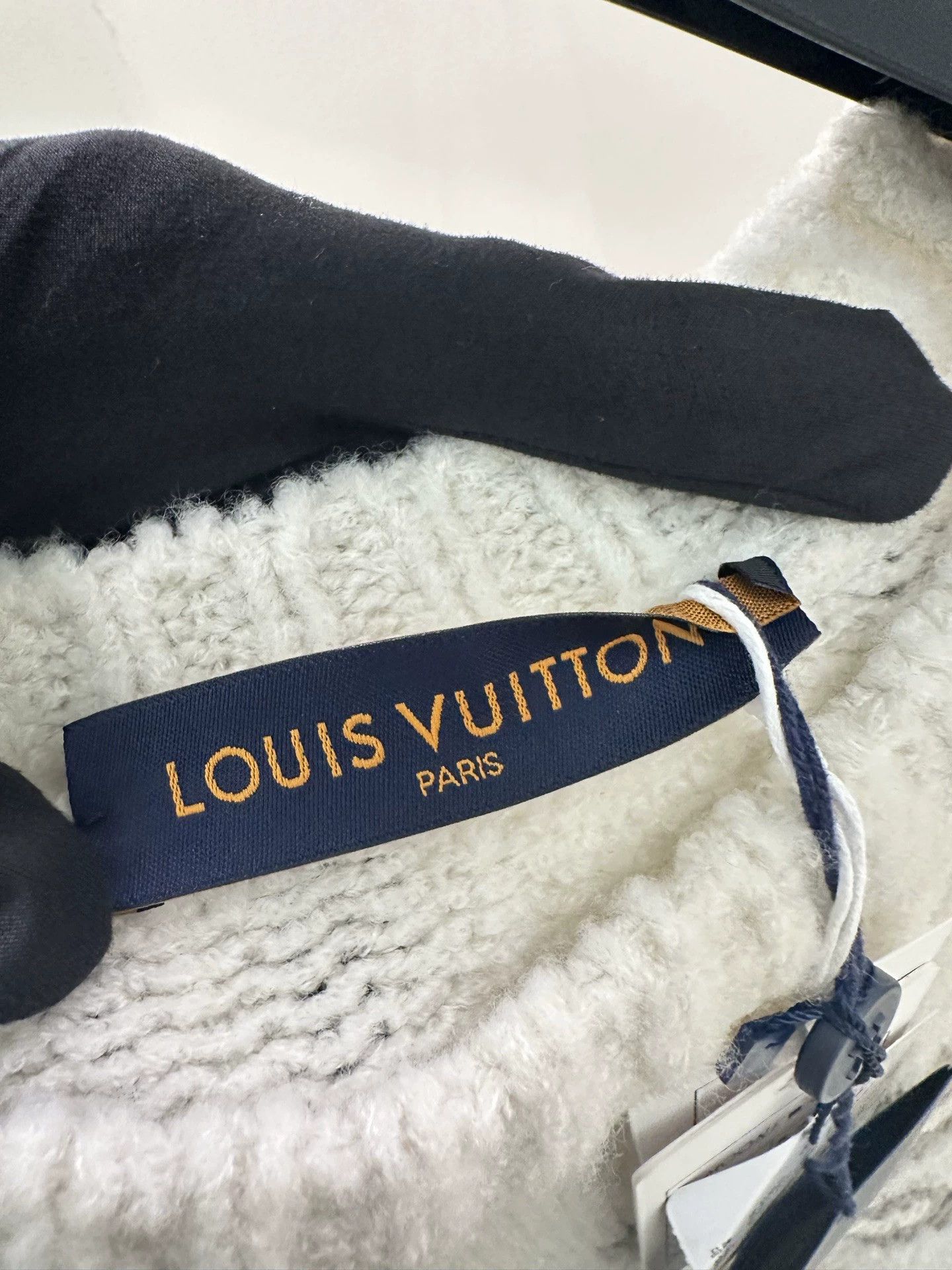 Louis Vuitton LV 26S white big logo wool sweater EUR 36 Size XS / US 0-2 / IT 36-38 - 4 Thumbnail