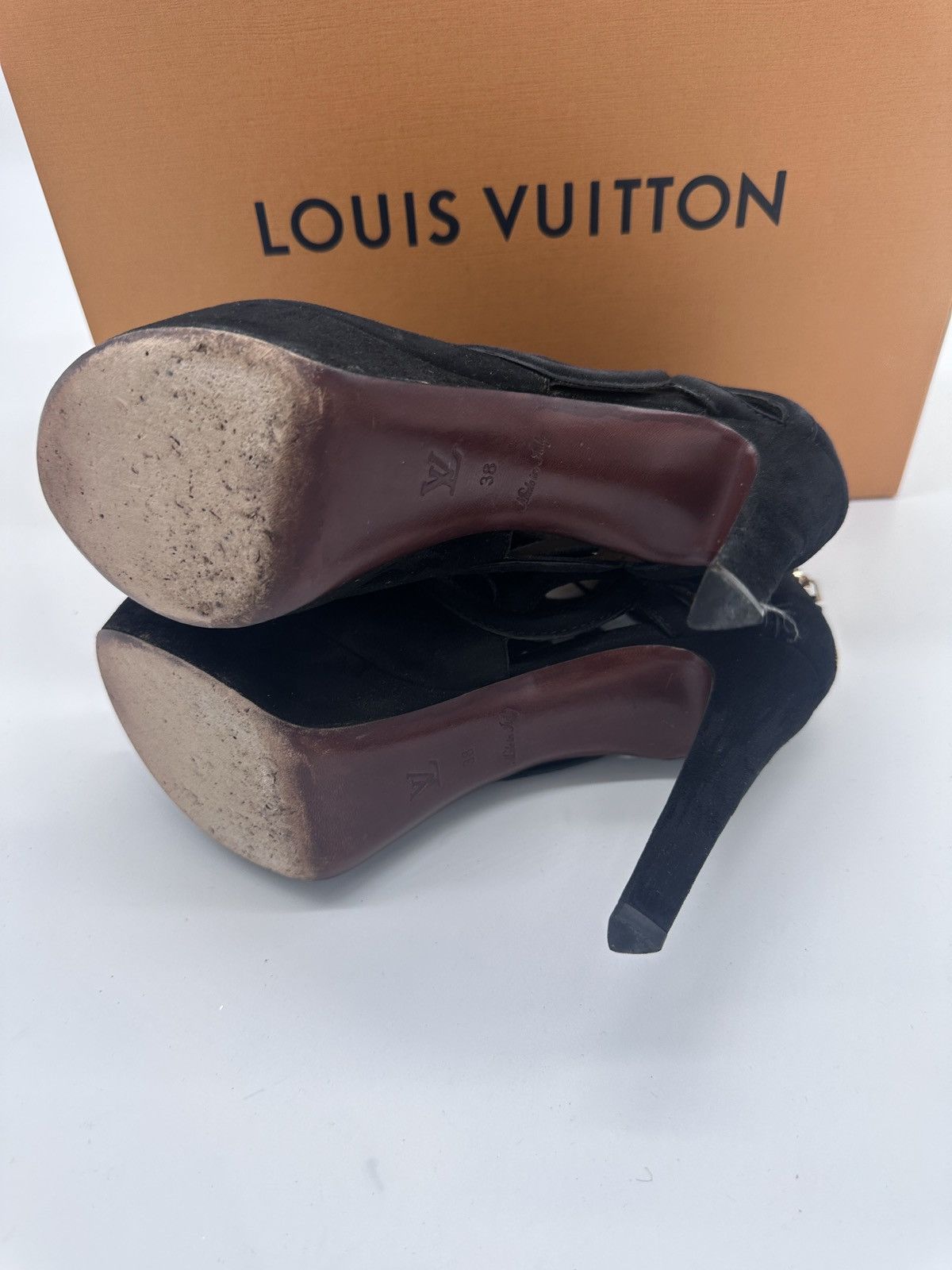 Louis Vuitton Louis Vuitton Suade Pumps Heels Size 38 LV 8 US Size US 8 / IT 38 - 3 Thumbnail