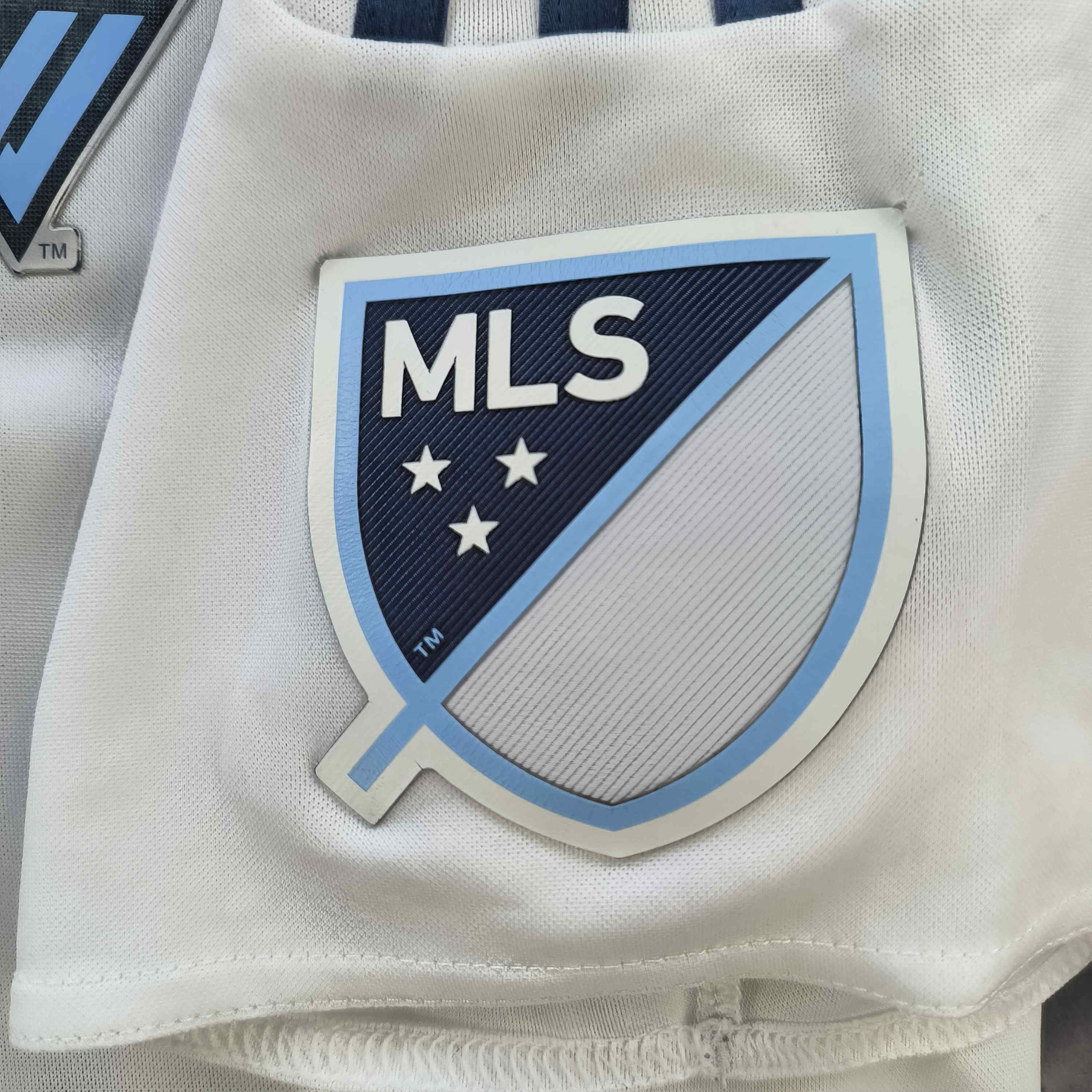 Adidas Vancouver Whitecaps 2015-16 Adidas home football jersey sz L Size US L / EU 52-54 / 3 - 5 Thumbnail