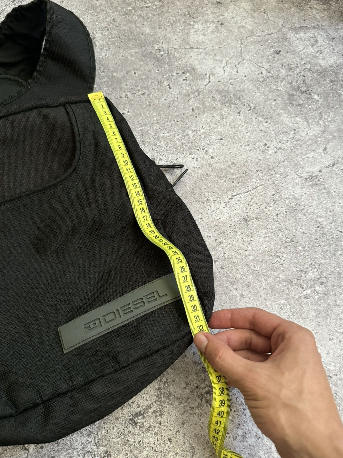Diesel × Vintage Vintage Diesel Y2K distressed crossbody sling bag Size ONE SIZE - 19 Thumbnail