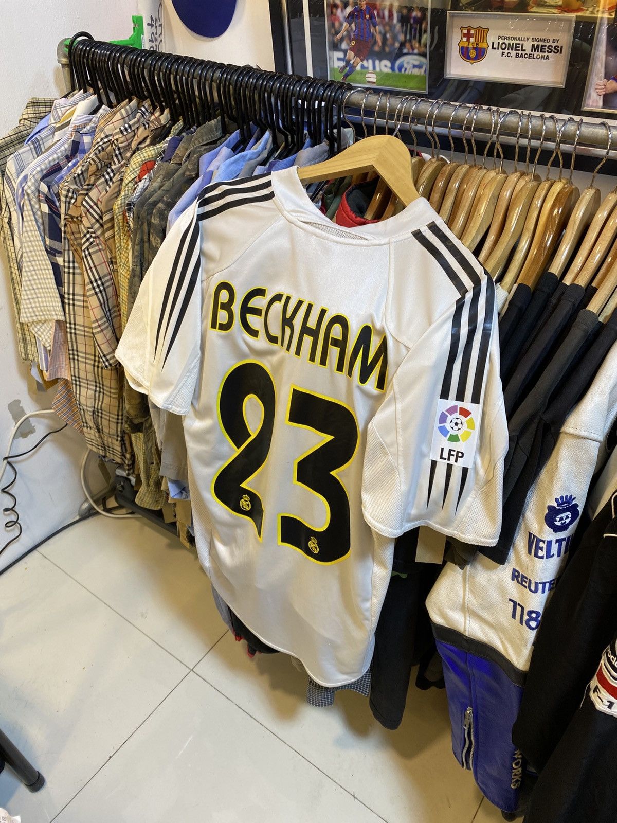 Adidas Vintage Real Madrid CF Home Kit BECKHAM 7 Size US M / EU 48-50 / 2 - 1 Thumbnail