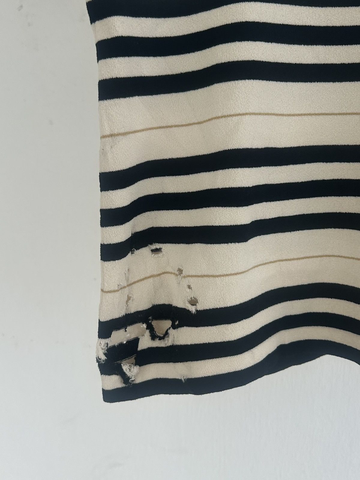 Burberry Burberry Ripped Vintage Stripe Tee Size S / US 4 / IT 40 - 5 Thumbnail