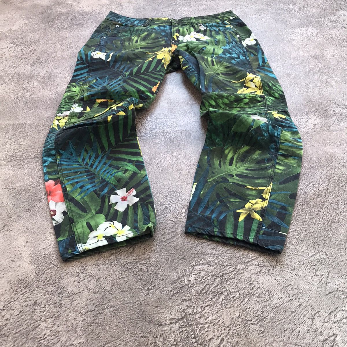 Vintage Vintage Y2K Jungle Floral Print Baggy Pants Streetwear 26 Size US 26 / EU 42 - 1 Thumbnail