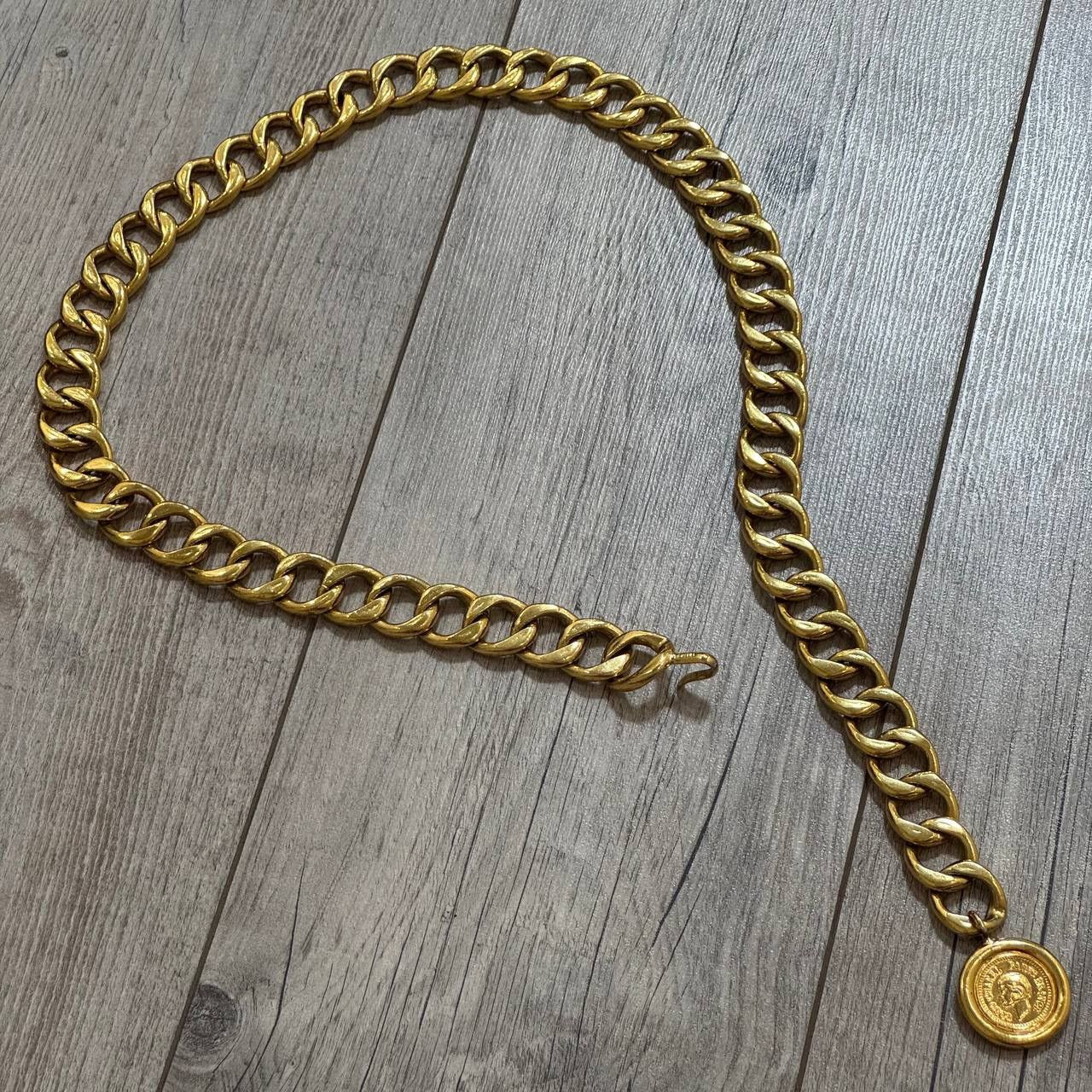 Chanel × Vintage Vintage 90s CHANEL Gold Plated Cambon 31 Rue Coin Chain Belt Size ONE SIZE - 2 Thumbnail