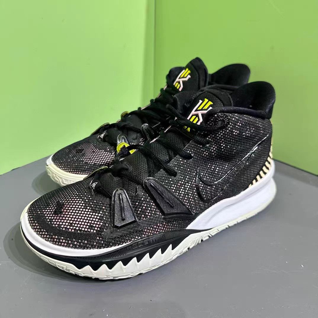 Nike Nike Kyrie 7 Black Gold K15 Size US 8 / EU 41 - 1 Thumbnail
