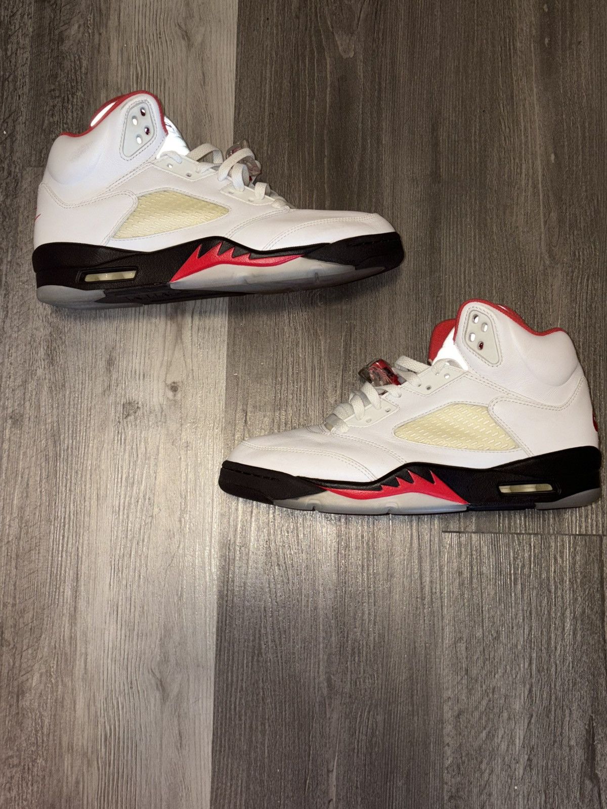 Jordan Brand Fire Red 5s Size US 9 / EU 42 - 2 Thumbnail