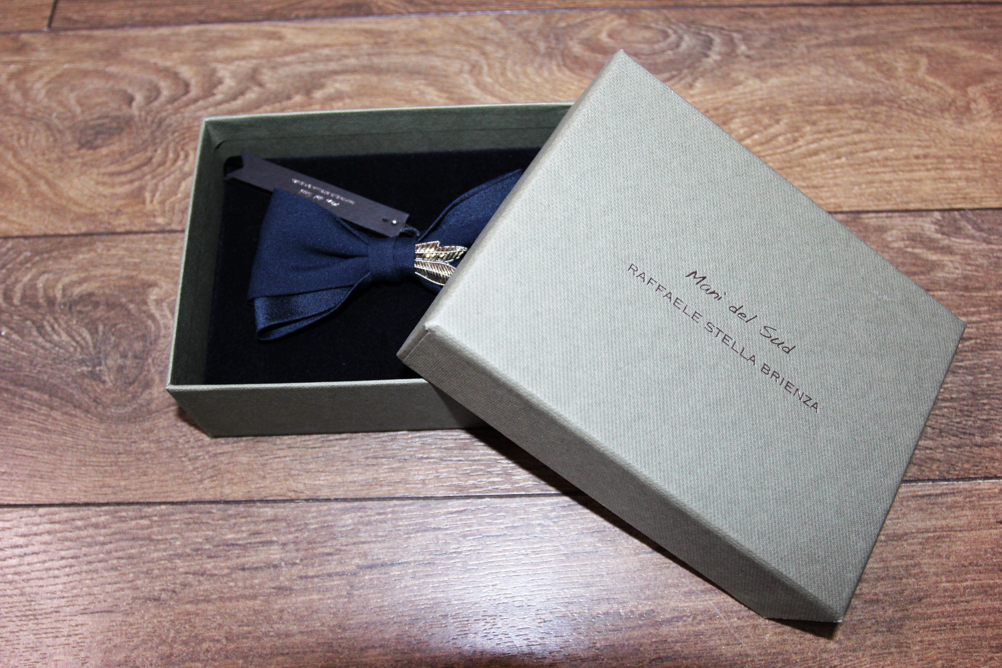 Other BNWT SS23 MANI DEL SUD SILVERY LEAF NAVY BOWTIE Size ONE SIZE - 2 Thumbnail