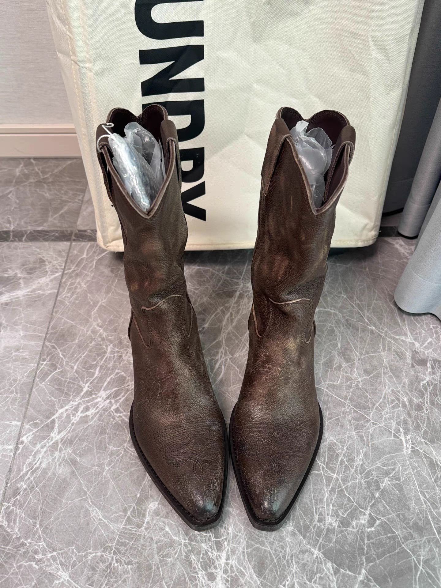 Miu Miu MiuMiu 24FW Pointed Toe Boots K6 Size US 7.5 / IT 37.5 - 2 Thumbnail