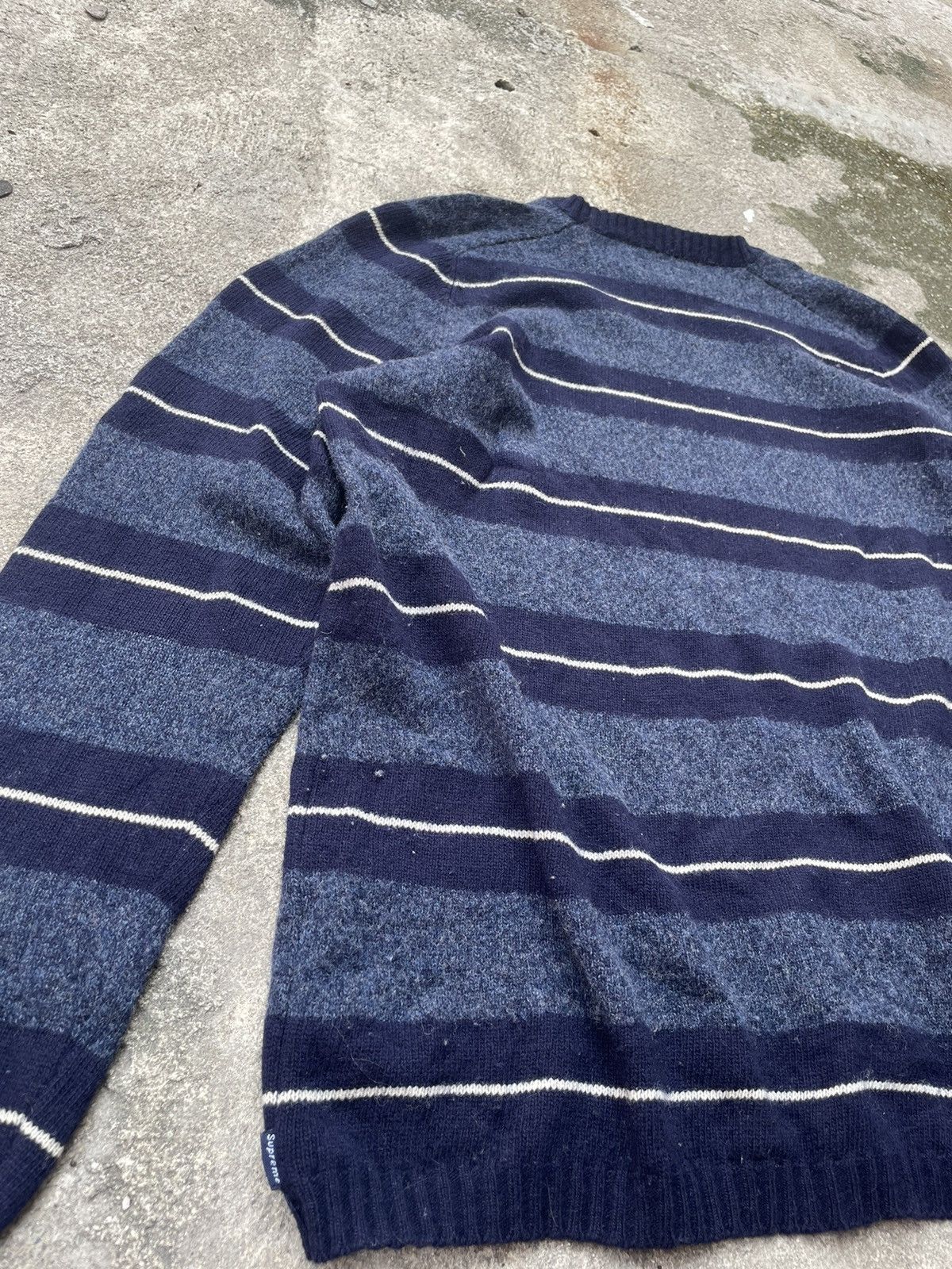 Supreme Supreme Blue Stripe Sweater Size US L / EU 52-54 / 3 - 7 Thumbnail