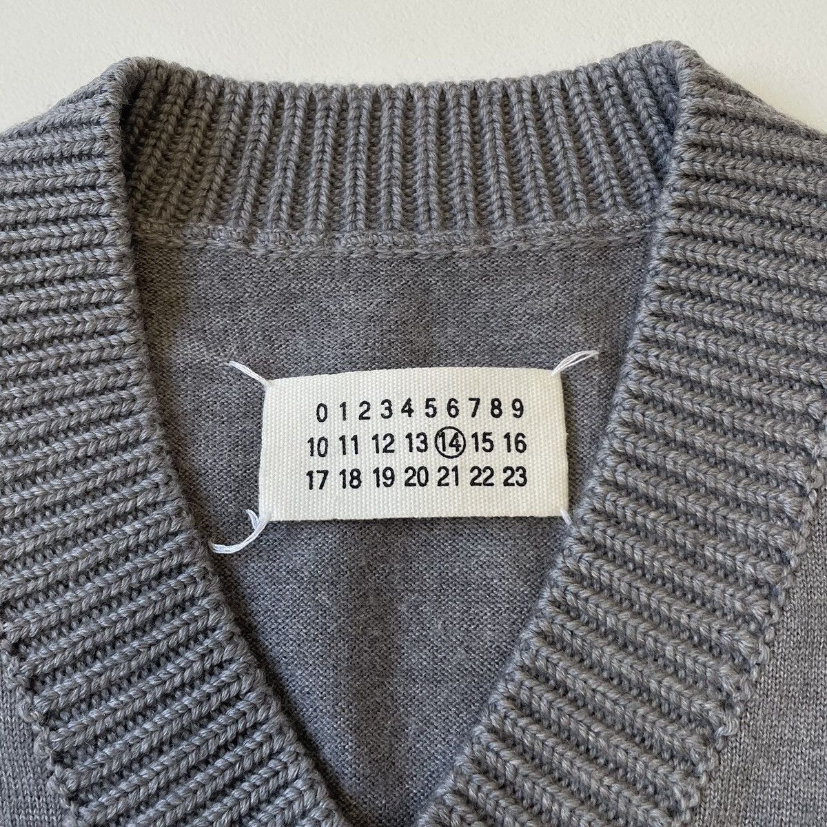 Maison Margiela A/W 11 Gray Wool V Neck Sweater Size US L / EU 52-54 / 3 - 5 Thumbnail