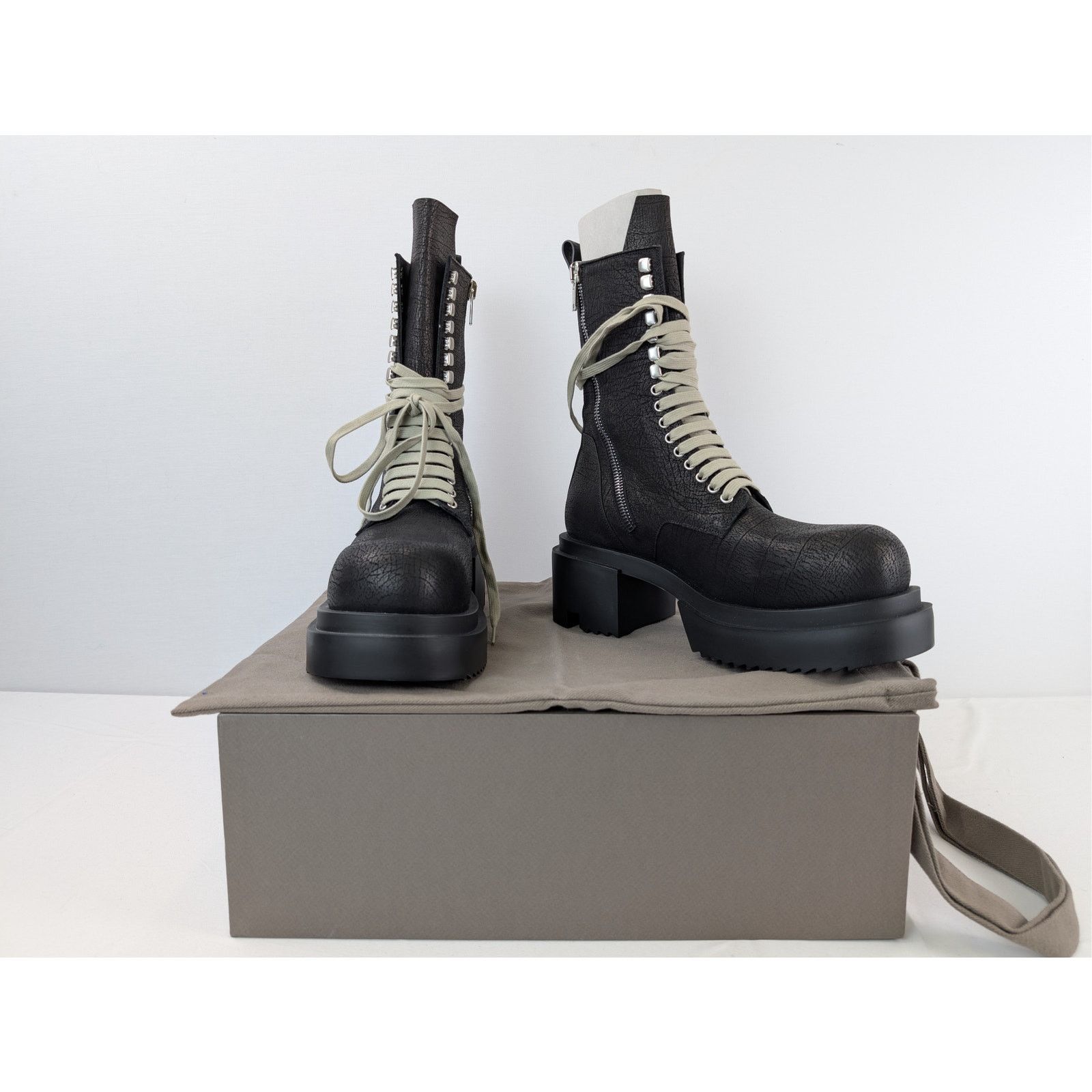 Rick Owens o1rshd1 Lace-up Bogun leather boot with a platform sole Size US 10 / EU 43 - 20 Thumbnail