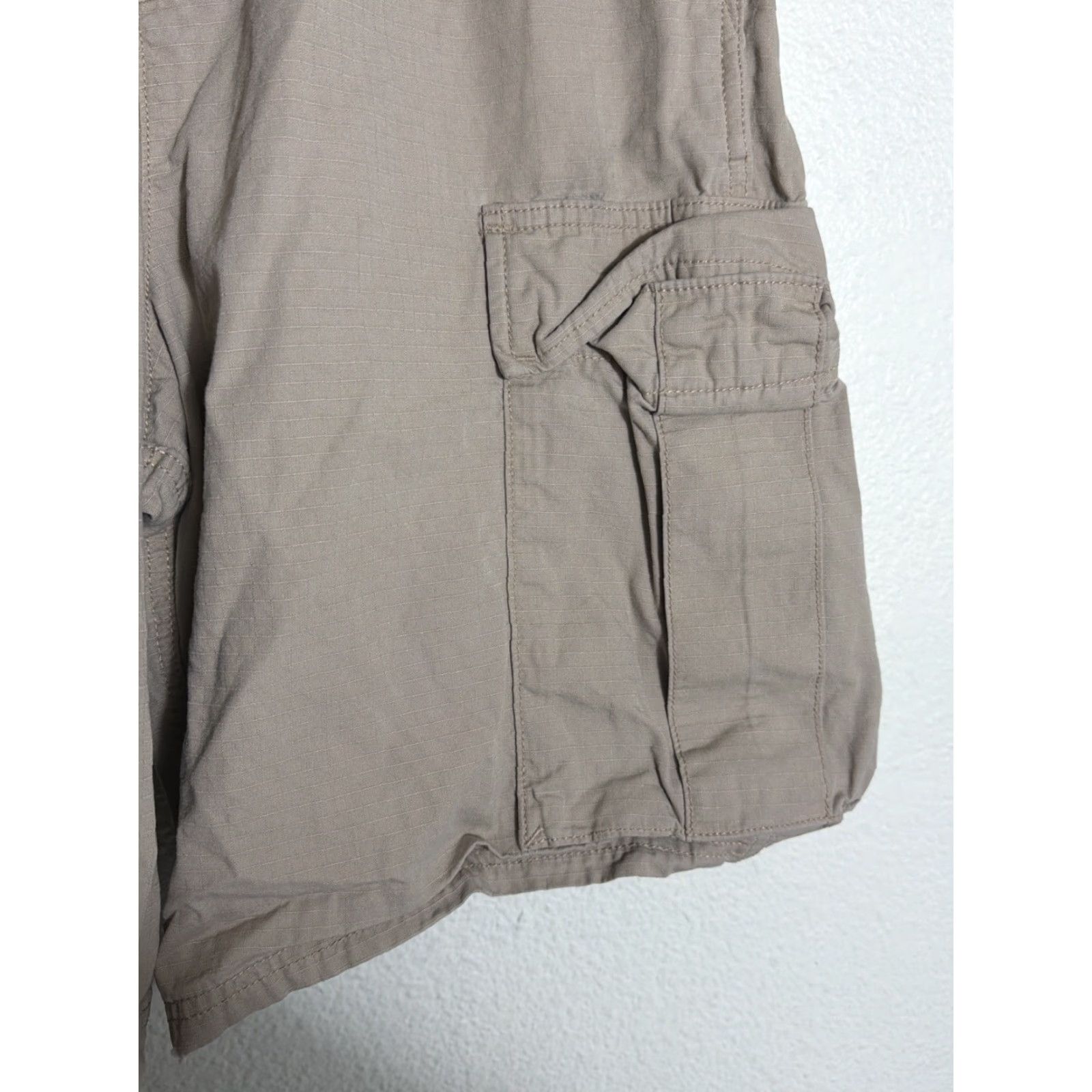 Gap VINTAGE? Gap Ripstop Cargo Shorts Beige Mens M 30x10 Drawstring Regular Beige Cargo shorts Gap Mens M 30x10 Drawstring Ripstop washed khaki Size US 31 - 6 Thumbnail