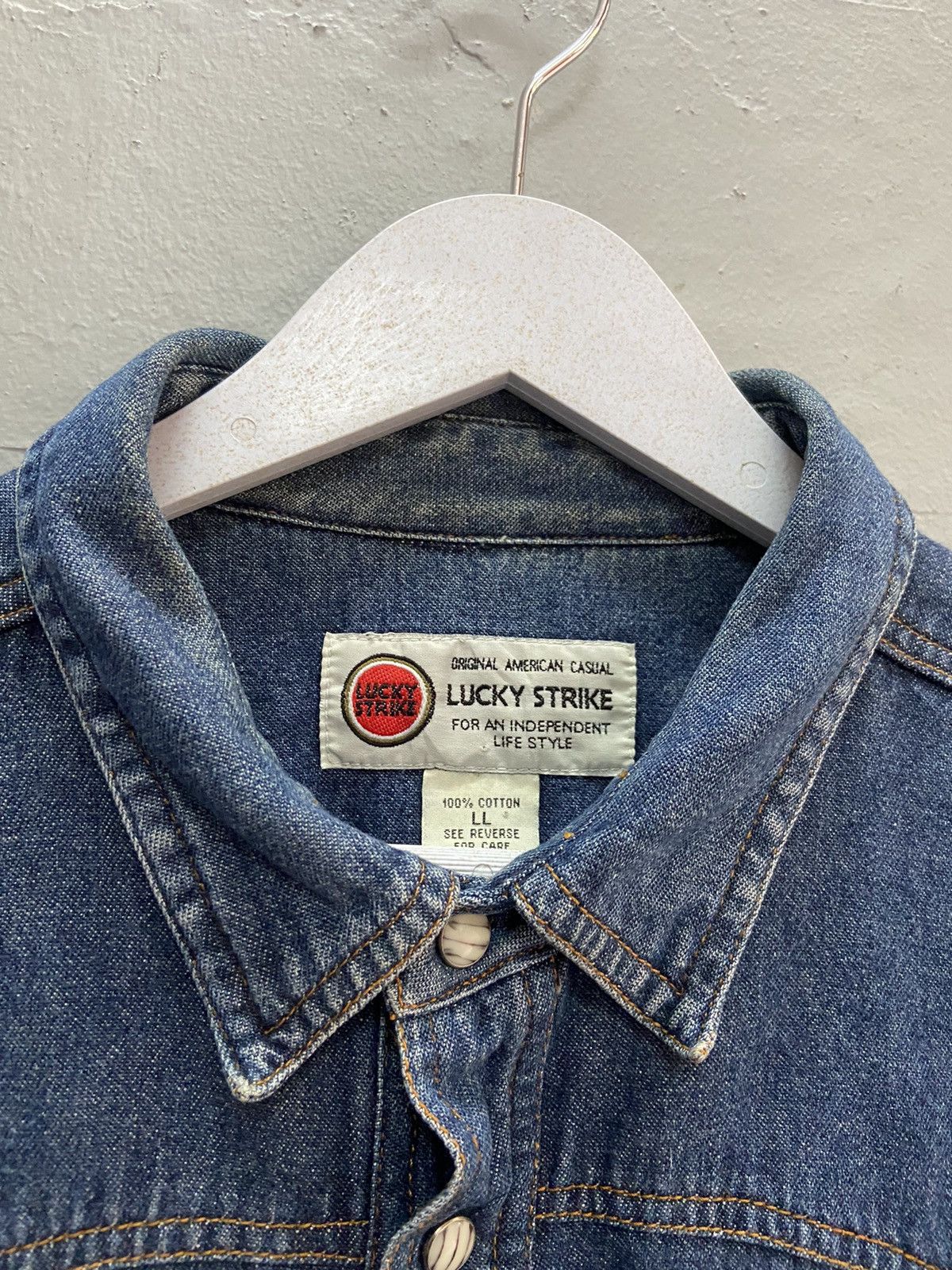 Japanese Brand VINTAGE LUCKY STRIKE WESTERN DENIM SHIRT Size US L / EU 52-54 / 3 - 5 Thumbnail