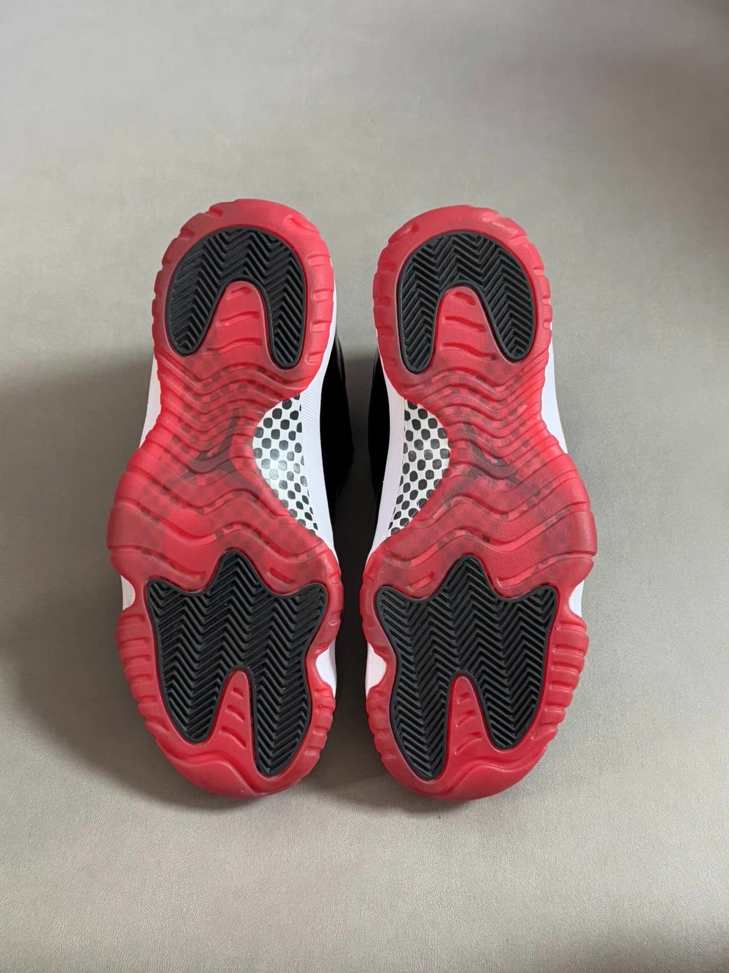 Nike Air Jordan 11 Playoffs Black Red patent leather Ｑ20 Size US 7.5 / EU 40-41 - 4 Thumbnail