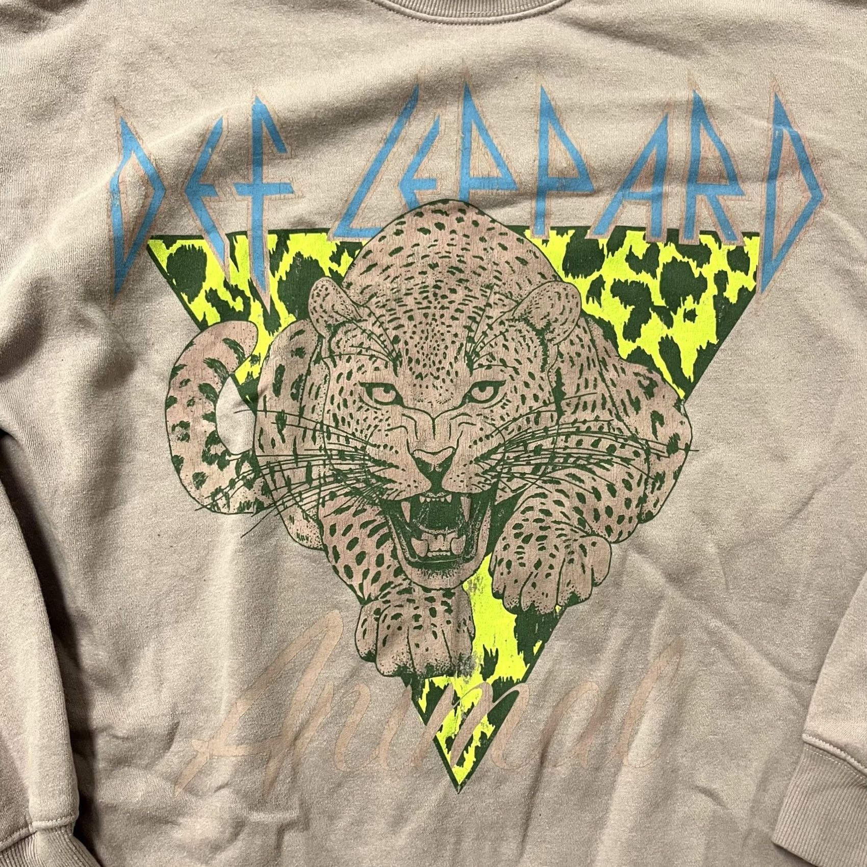 Vintage Def Leppard Sweatshirt Mens Medium Purple Leopard Graphic Pullover Fleece Size US M / EU 48-50 / 2 - 2 Thumbnail