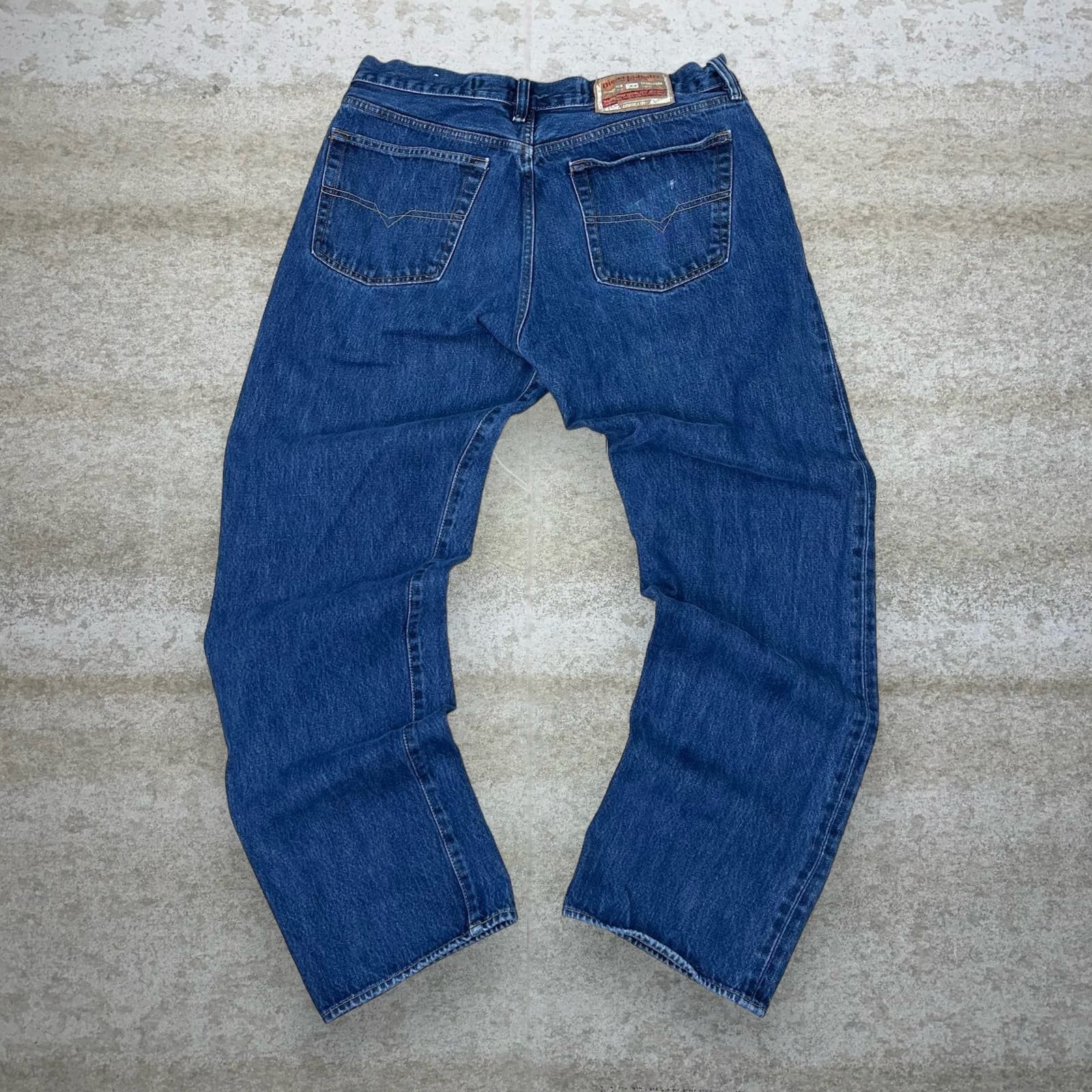 image of Crazy Vintage Y2K Diesel Jeans Relaxed Straight Medium Wash in Blue, Men's (Size 38)