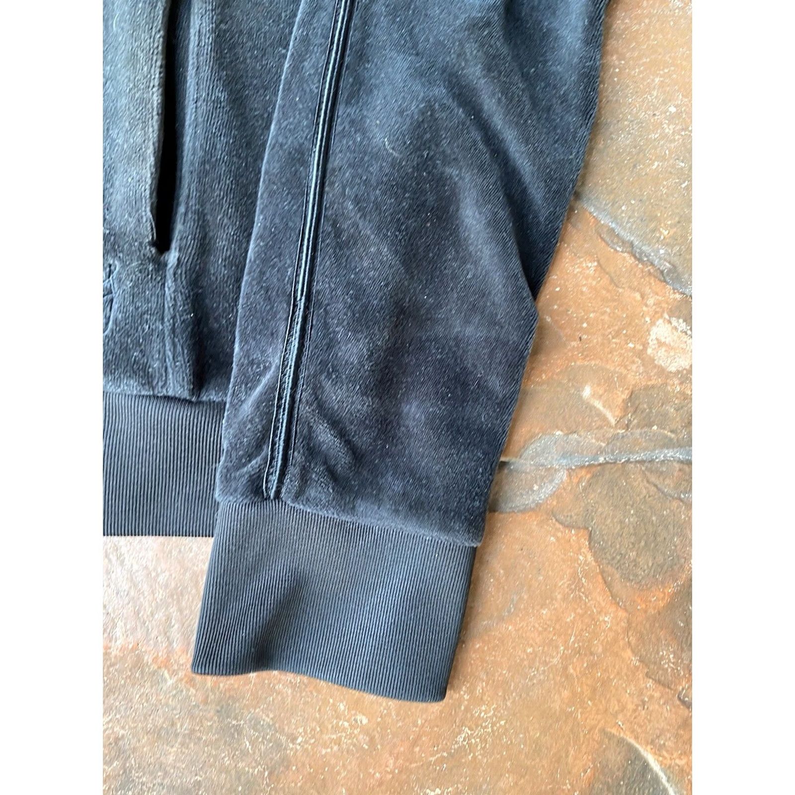 Juicy Couture VINTAGE Juicy Couture Velour Full Zip Hooded Jacket Shirt Womens Small Black Velour Rhinestone Retro 2000s Barbi(e) Celebrity Logo 90s 00s Size S / US 4 / IT 40 - 5 Thumbnail