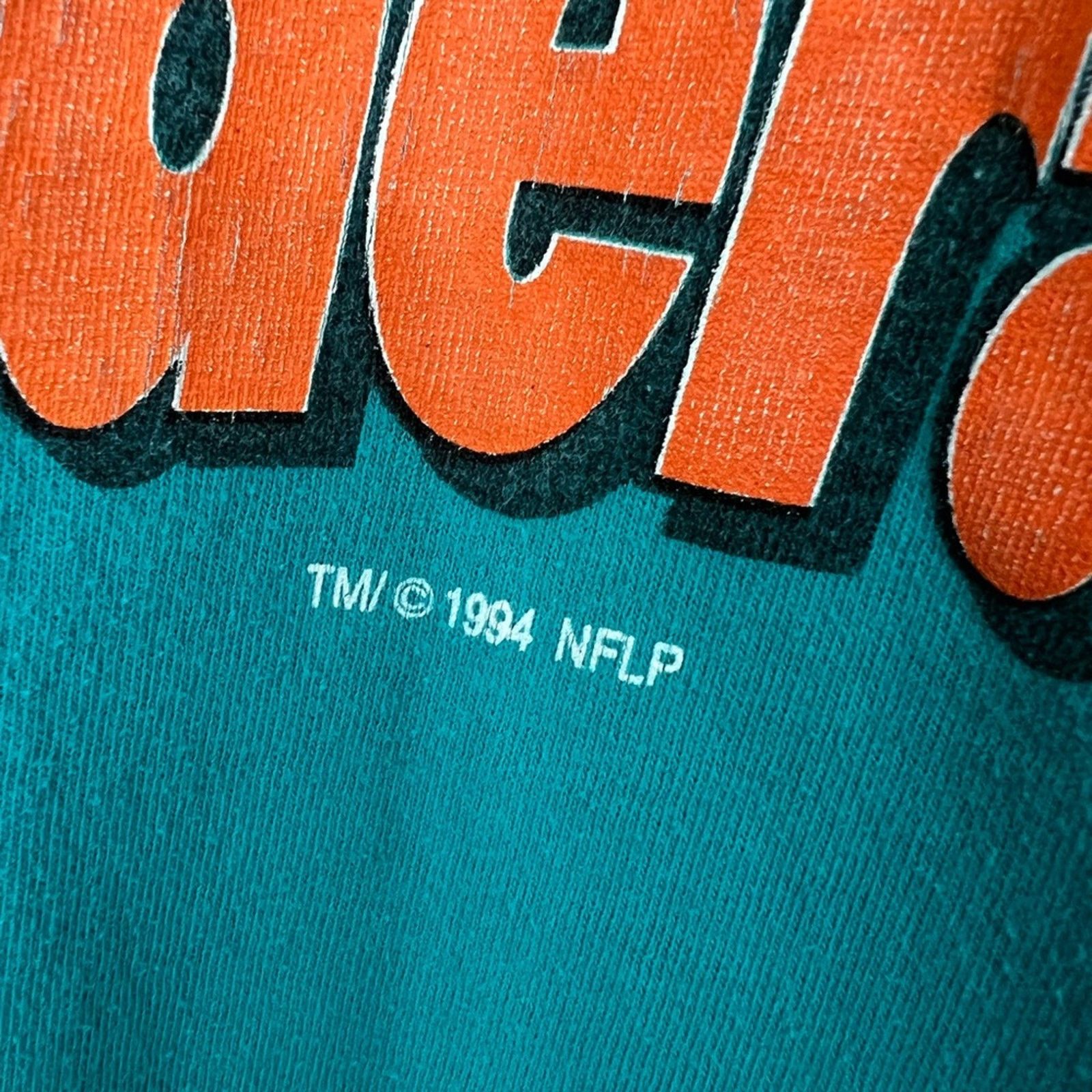 Vintage Vintage 90s Miami Dolphins PLAY HARD HIT HARDER Made In USA Size US M / EU 48-50 / 2 - 3 Thumbnail