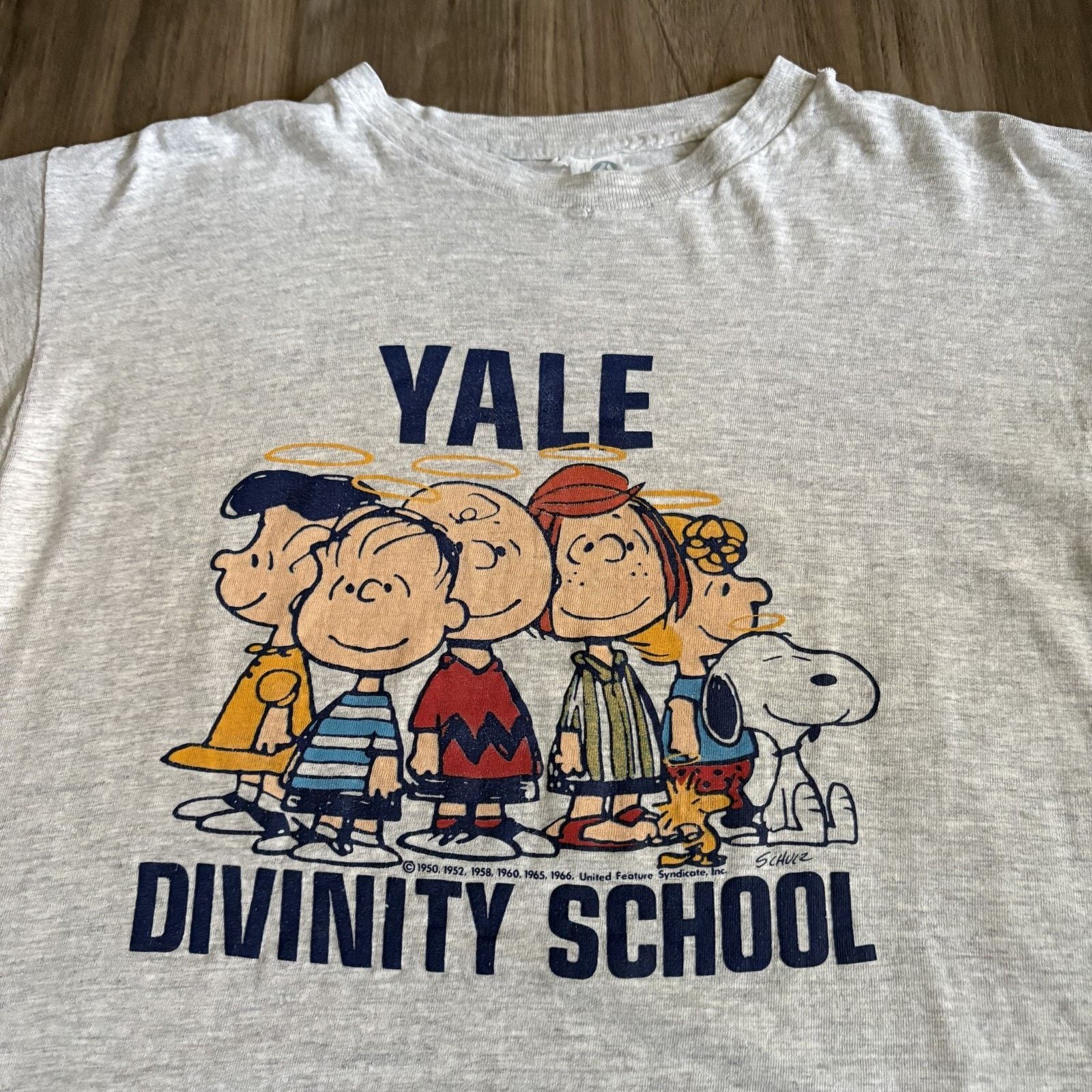 Vintage Vintage Snoopy Peanuts Yale University T-Shirt Men's Size L Size US L / EU 52-54 / 3 - 2 Thumbnail