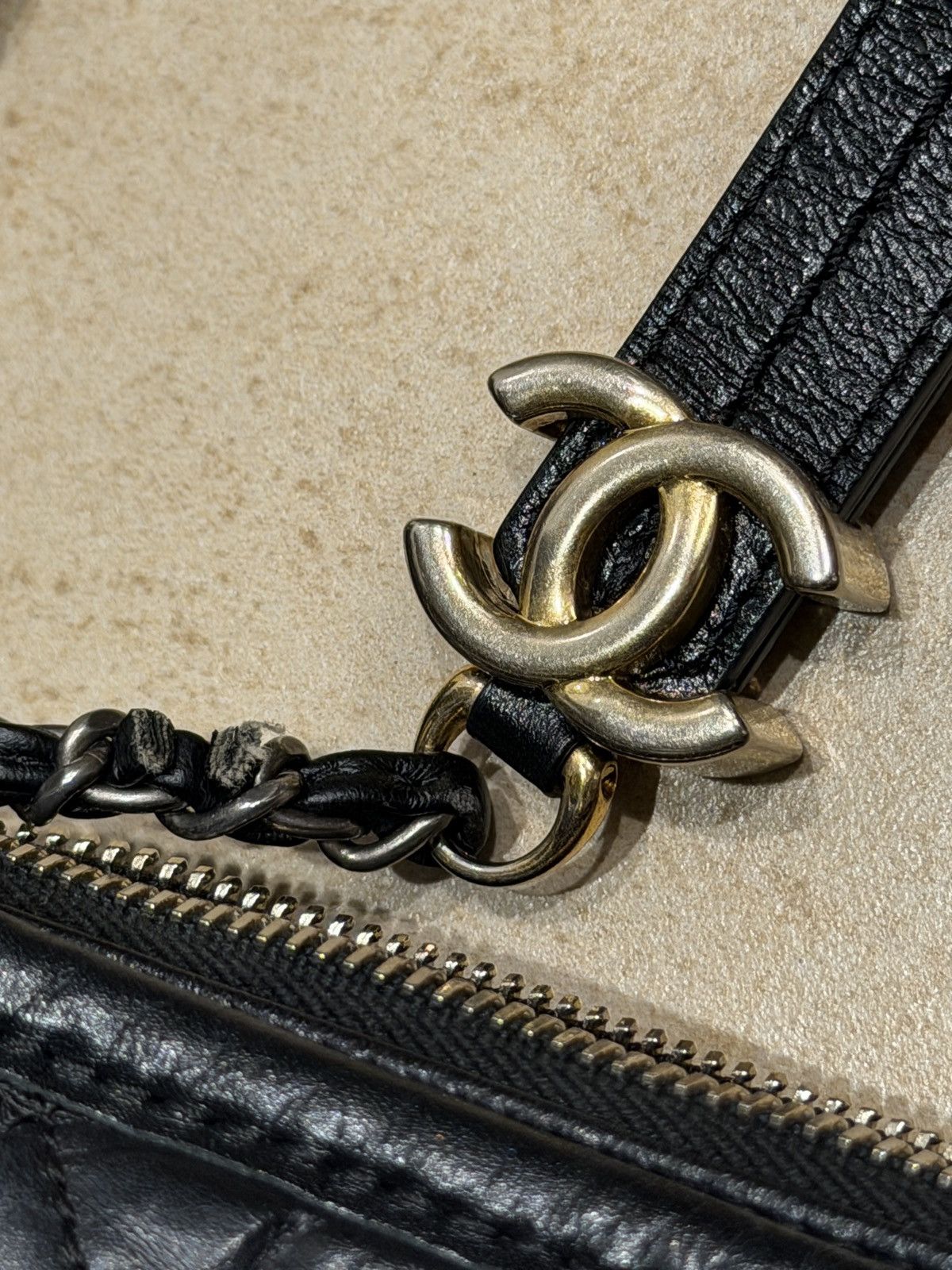 Chanel Gabrielle embellished quilted chainlink hobo Size ONE SIZE - 18 Thumbnail