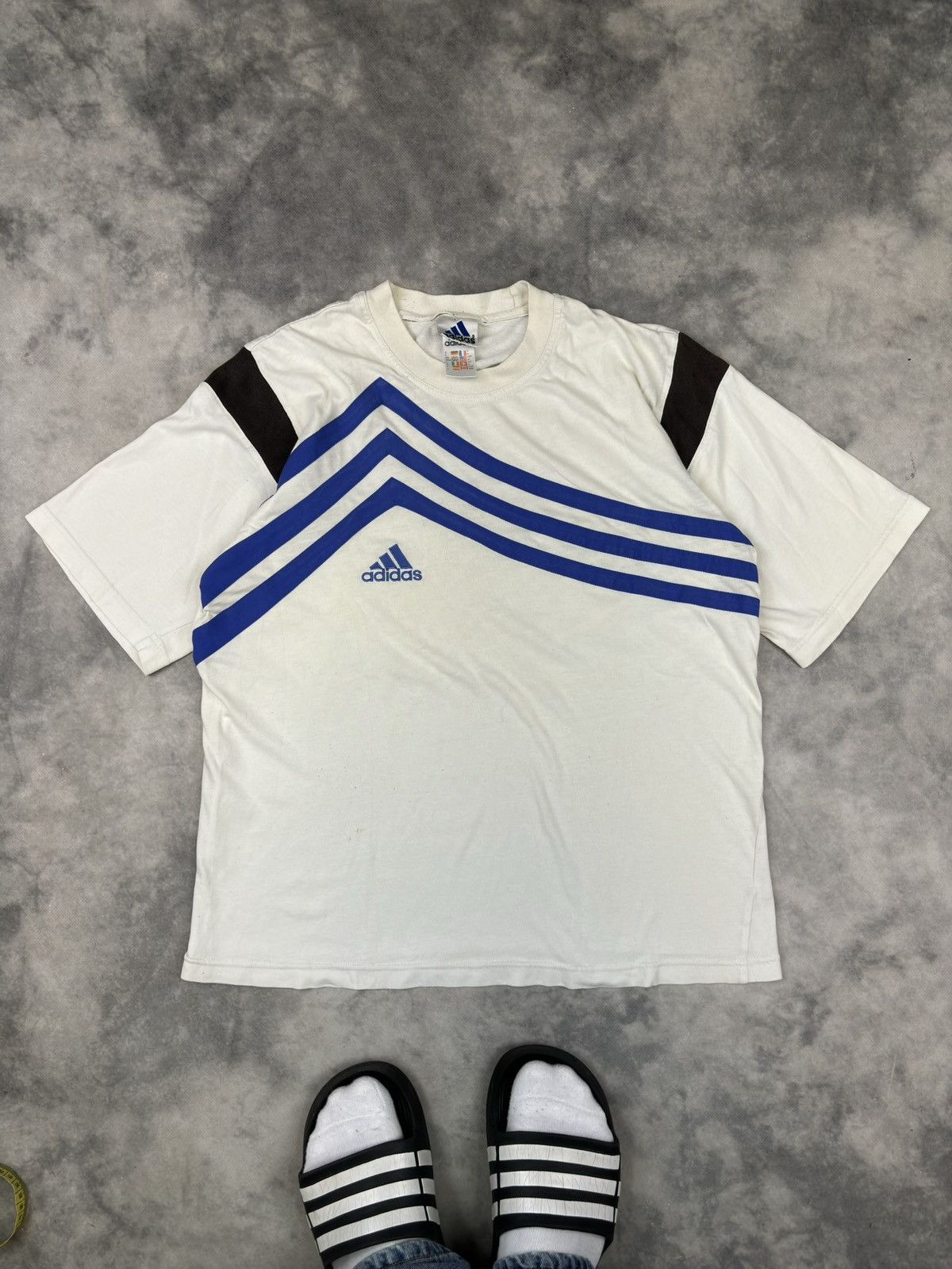 Nike 90s adidas Vintage Y2K Retro Tee T-Shirt blokecore white Size US M / EU 48-50 / 2 - 1 Thumbnail