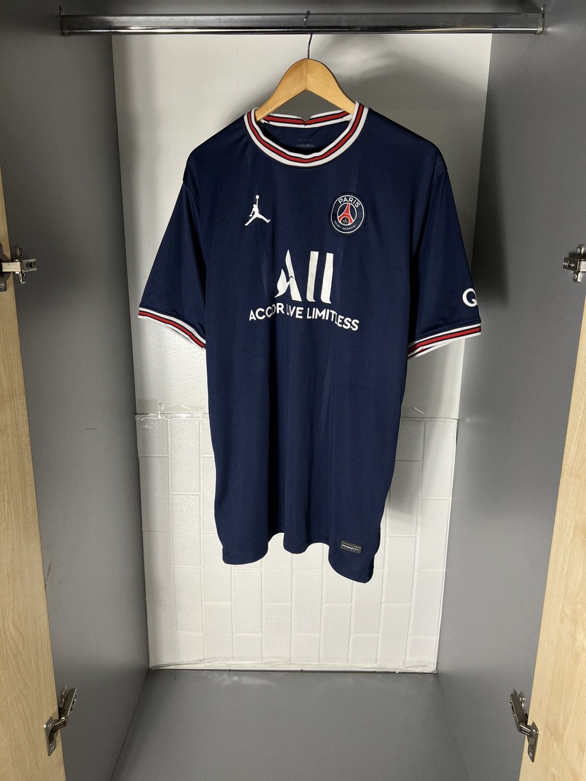 Vintage VERY RARE NIKE JORDAN FC PSG PARIS FRANCE SOCCER JERSEY Y2K Size US XL / EU 56 / 4 - 2 Thumbnail