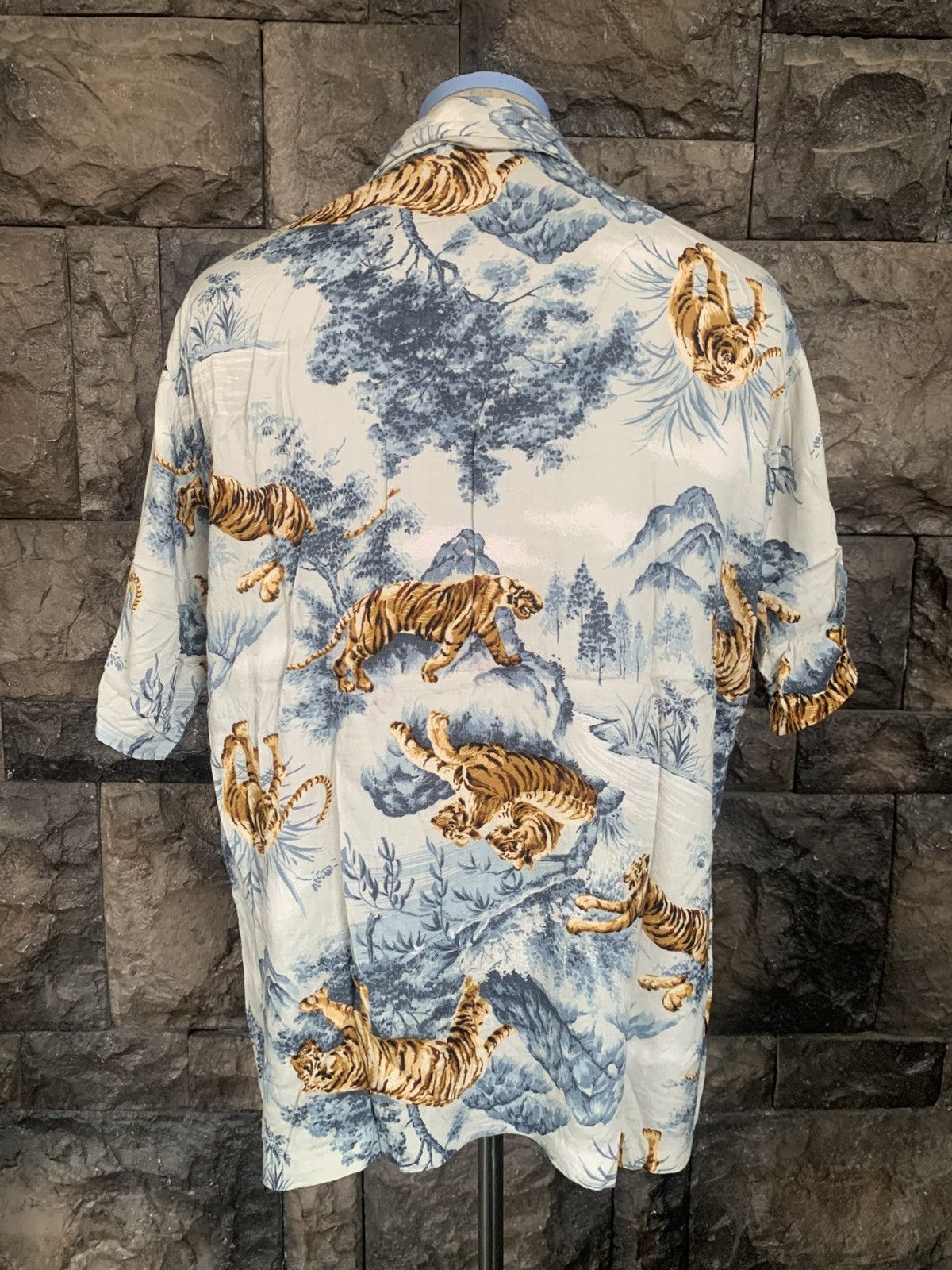 Vintage Vintage 90s Malihini Hawaii Tigers Rayon Shirt Size US M / EU 48-50 / 2 - 6 Thumbnail