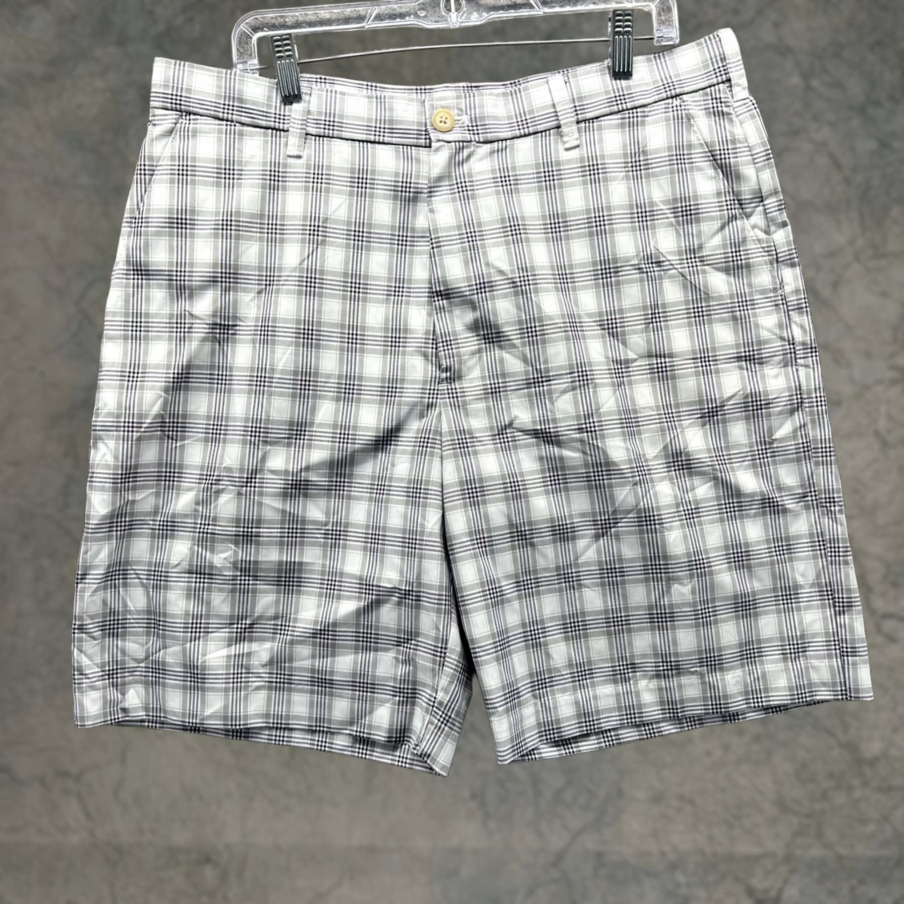 Izod Izod PerformX Golf Shorts Mens 36 Gray Plaid Chino Stretch Performance 9 Inseam Size US 36 / EU 52 - 1 Thumbnail