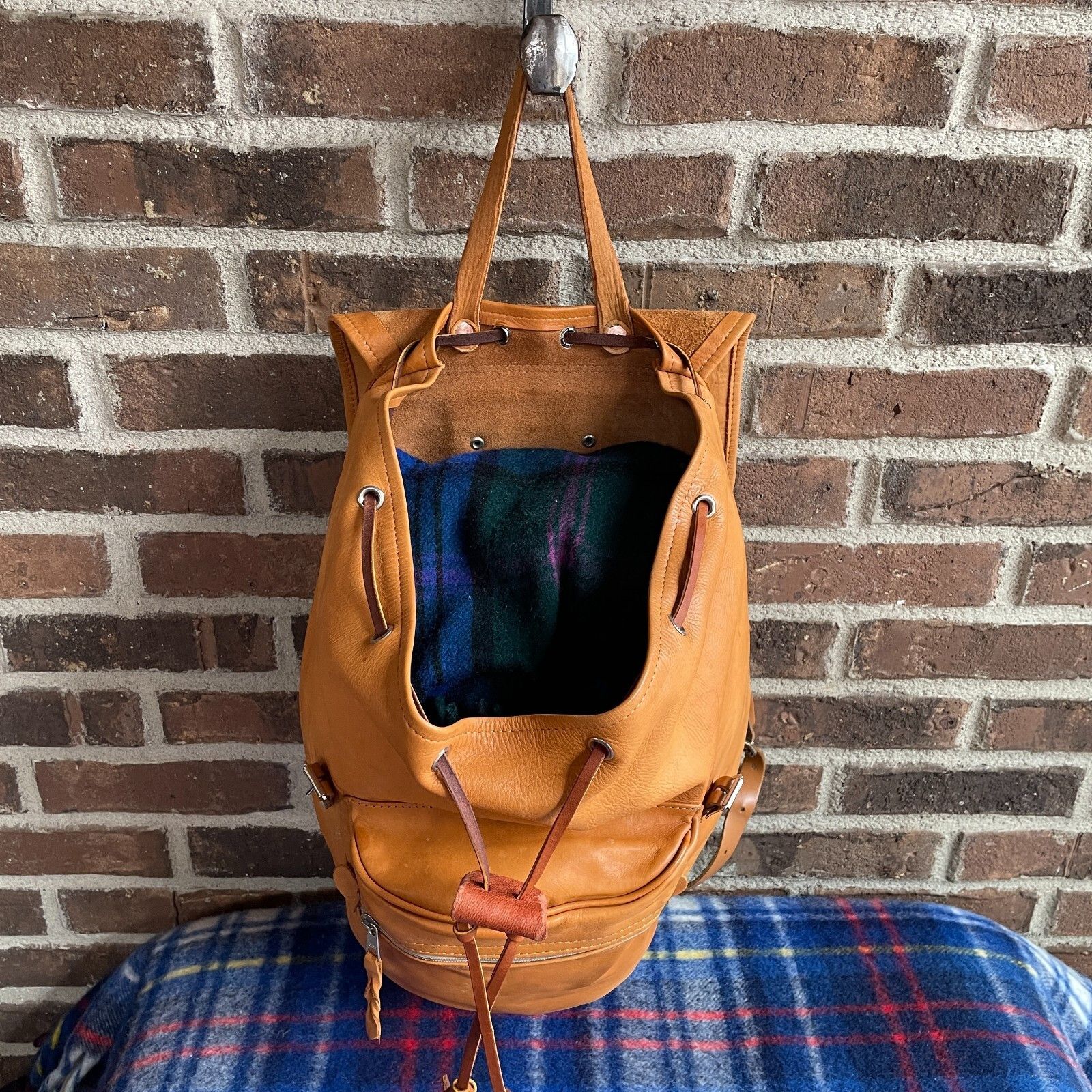 Other RARE 1970s REINDEER HIDE LEATHER BACKPACK RUCKSACK R$1398 Size ONE SIZE - 24 Thumbnail