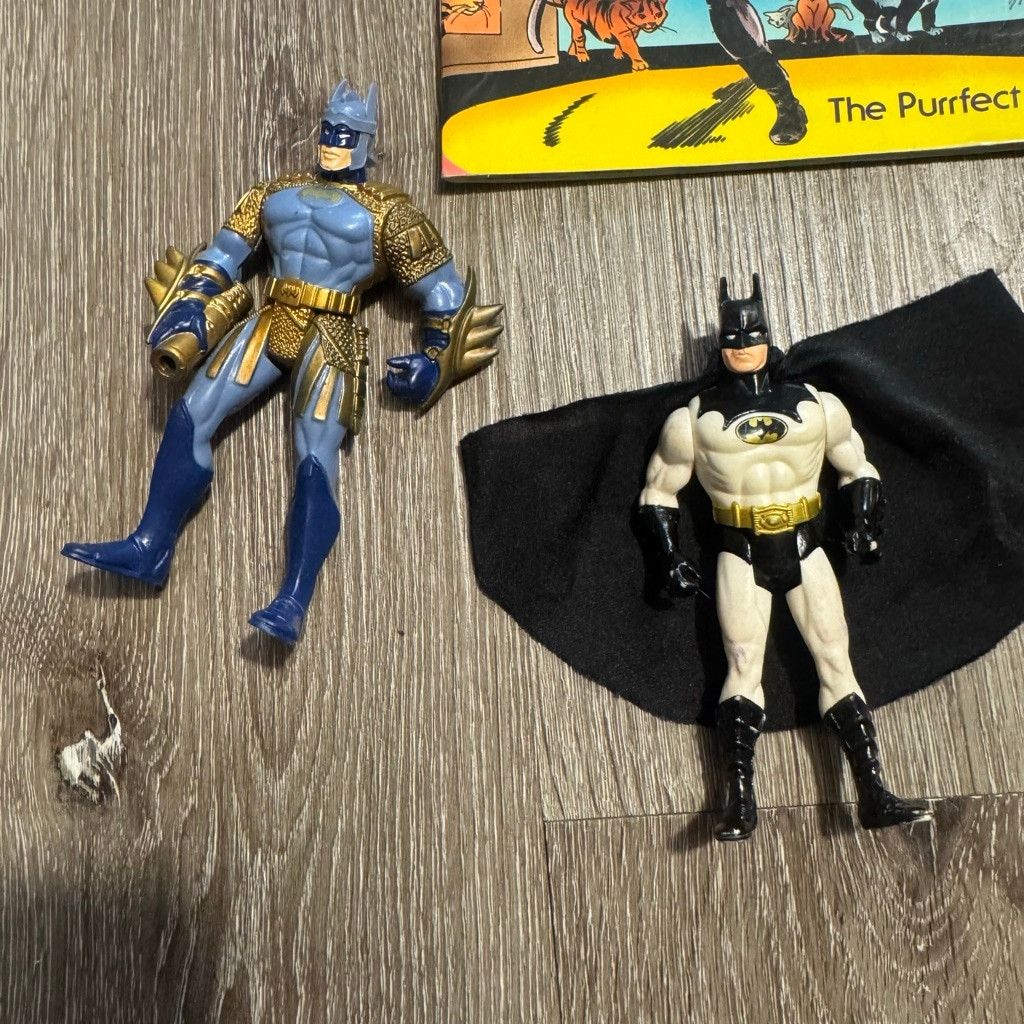 DC Comics Vintage 90s Batman and Robin Action Figures and Book Bundle Size ONE SIZE - 4 Thumbnail