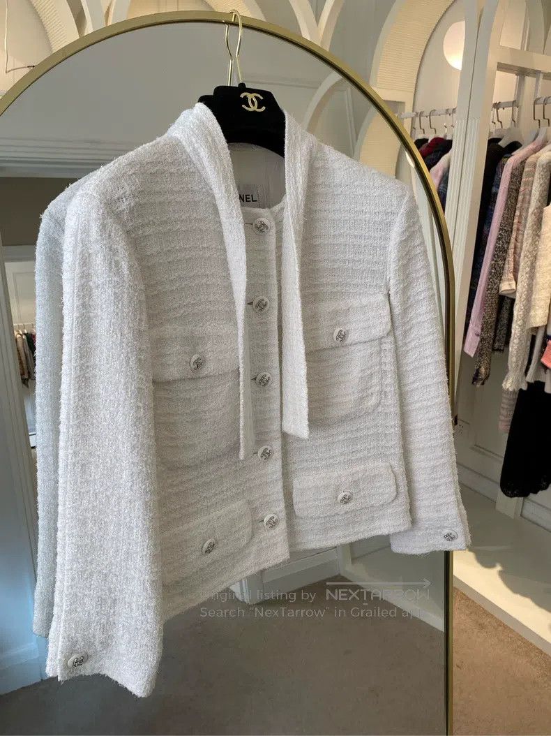 Chanel Chanel 21C white streamer diamond button jacket Size XS / US 0-2 / IT 36-38 - 1 Thumbnail