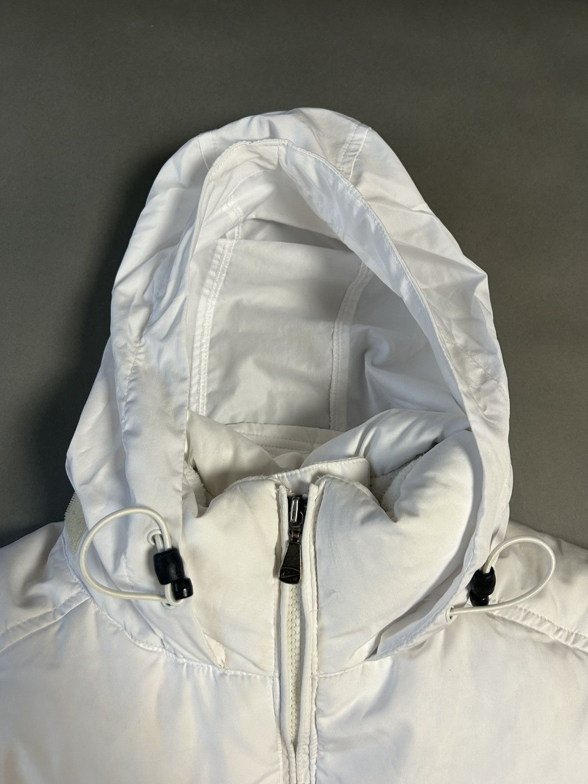 Nike × Vintage Nike vintage white puffer vest small swoosh 2000s Size US S / EU 44-46 / 1 - 5 Thumbnail