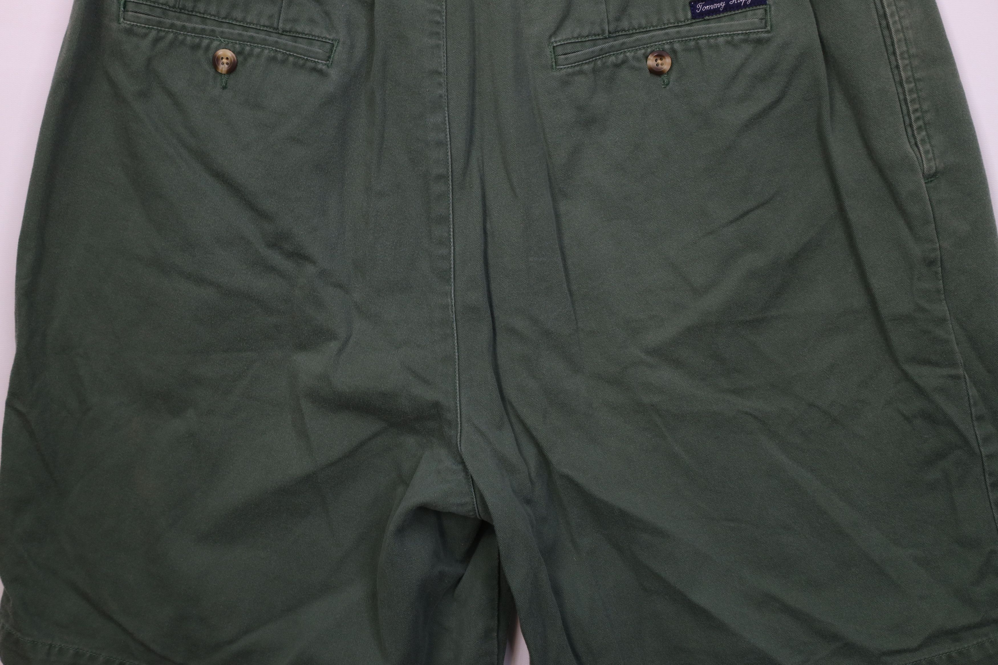 Tommy Hilfiger Vintage 90s Tommy Hilfiger Pleated Chino Golf Shorts Green Size US 36 / EU 52 - 9 Thumbnail