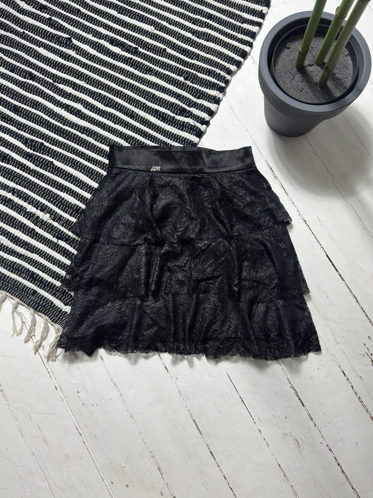 Miss Sixty VINTAGE MISS SIXTY 2000s RUSHES MINI SKIRT Size 27" / US 4 / IT 40 - 3 Thumbnail