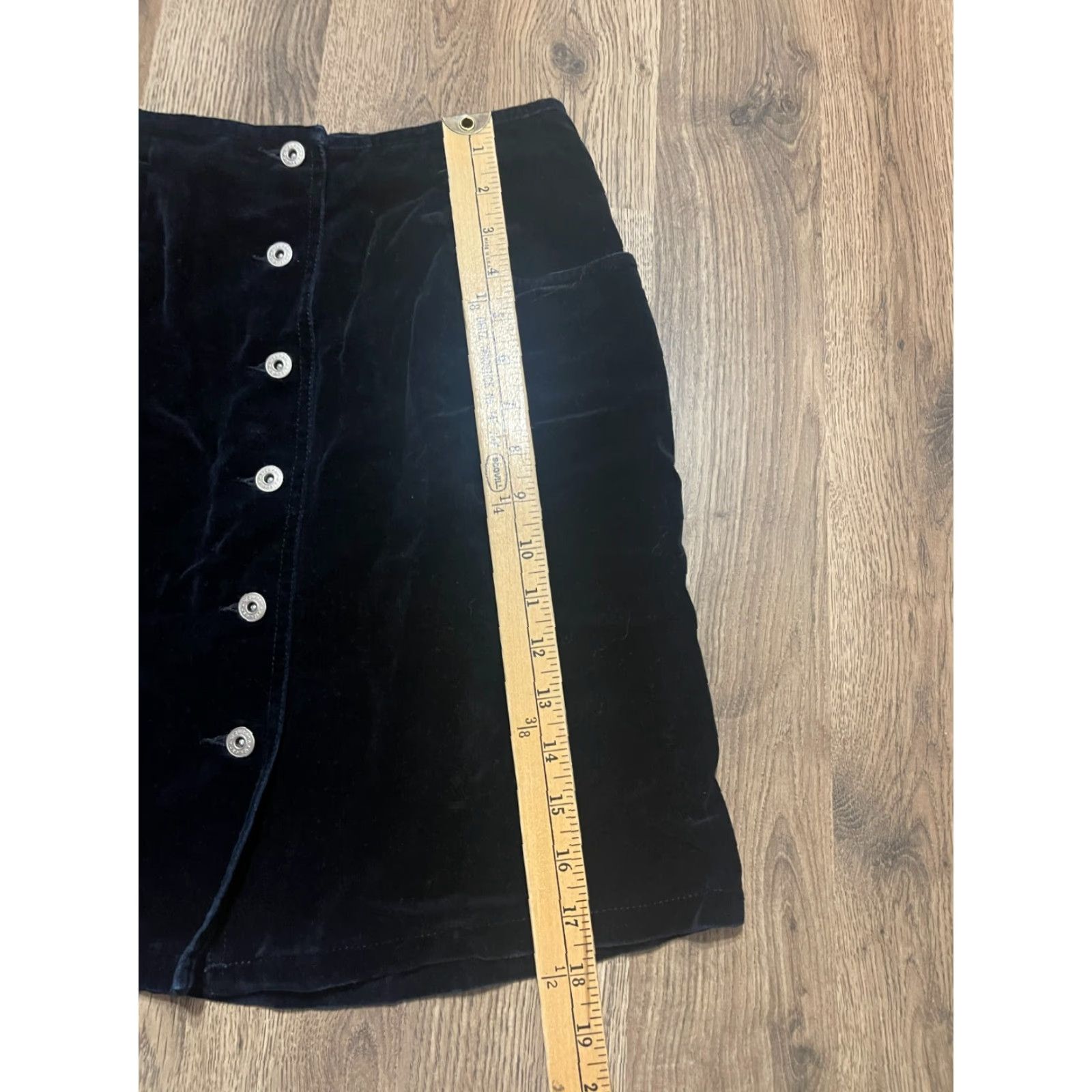 Velvet Lizwear Skirt Women’s 6 Black Mini Buttons Up Velvet Skirt Short Velvet, Black, Mini, Buttons Up, Velvet Size 28" / US 6 / IT 42 - 5 Thumbnail