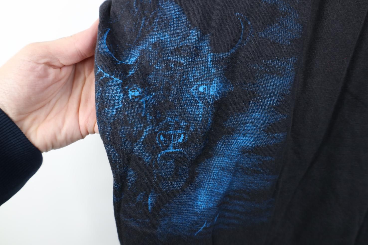 Vintage Vintage 90s Y2K Native American Bison Buffalo Print T-Shirt Size US XXL / EU 58 / 5 - 6 Thumbnail