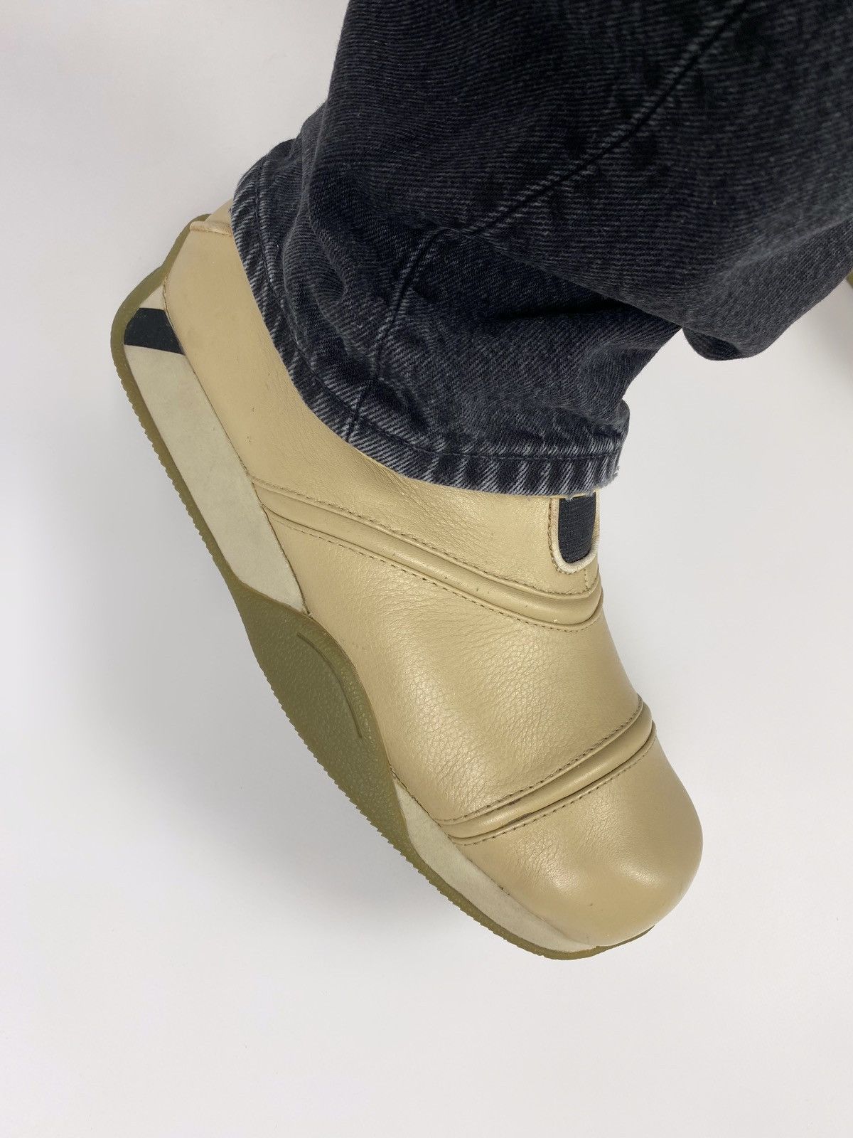 2000’s Vintage Quiksiver Leather Velcro Slip On Sneakers