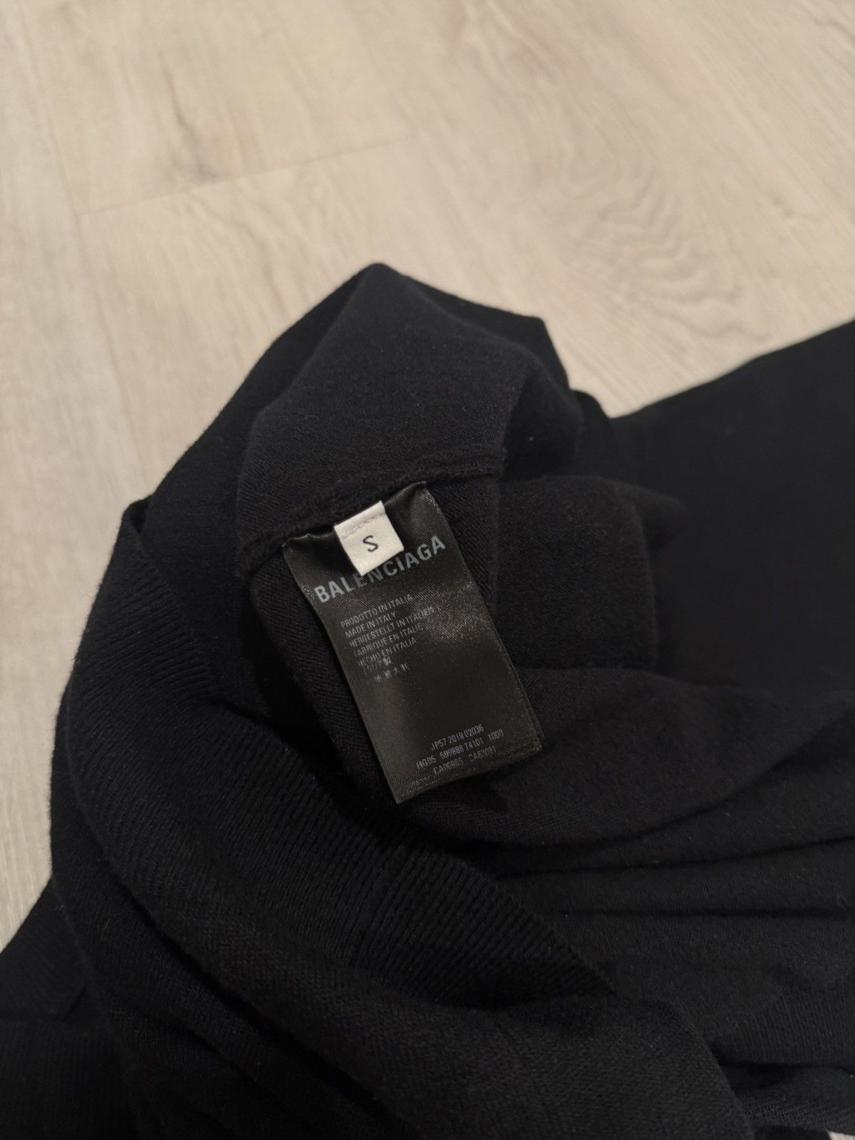 Balenciaga s/s 2020 wool bb scrunched shoulder sweater!! Size US S / EU 44-46 / 1 - 7 Thumbnail