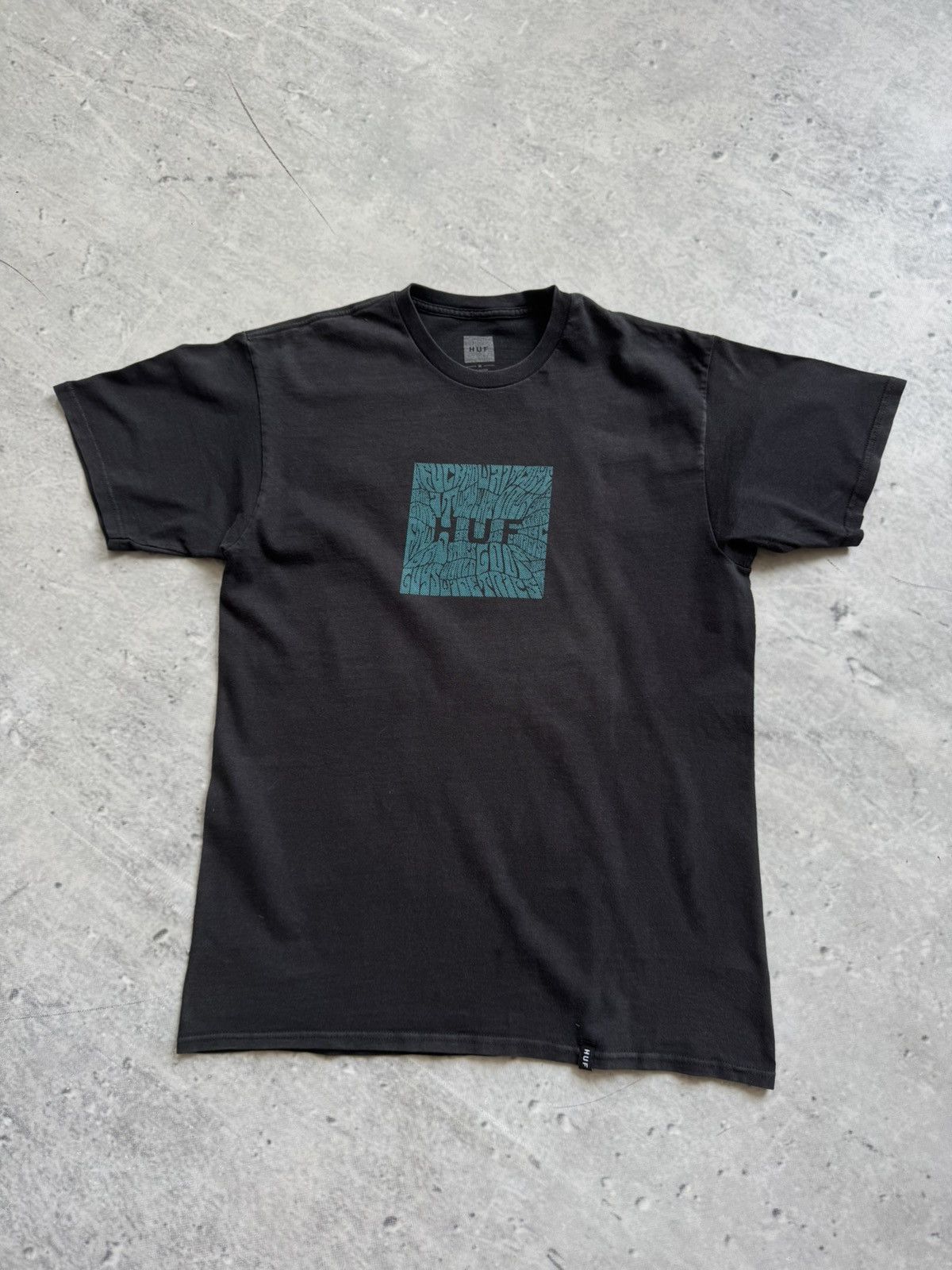 Huf Huf vintage centre logo tee 00s Size US M / EU 48-50 / 2 - 1 Thumbnail