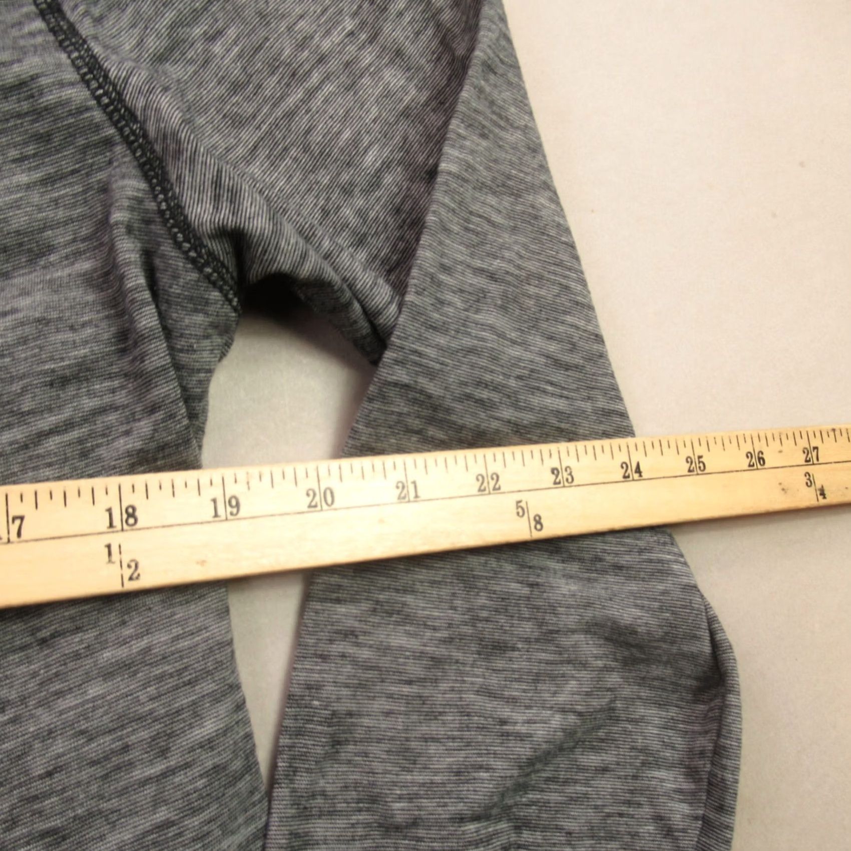 Tommy Bahama Tommy Bahama Sweater Mens Medium Long Sleeve Pullover Gray Henley Shirt Pullover Authentic Casual Knit Logo Button Crew Neck All Seasons Regular Fit Size US M / EU 48-50 / 2 - 6 Thumbnail