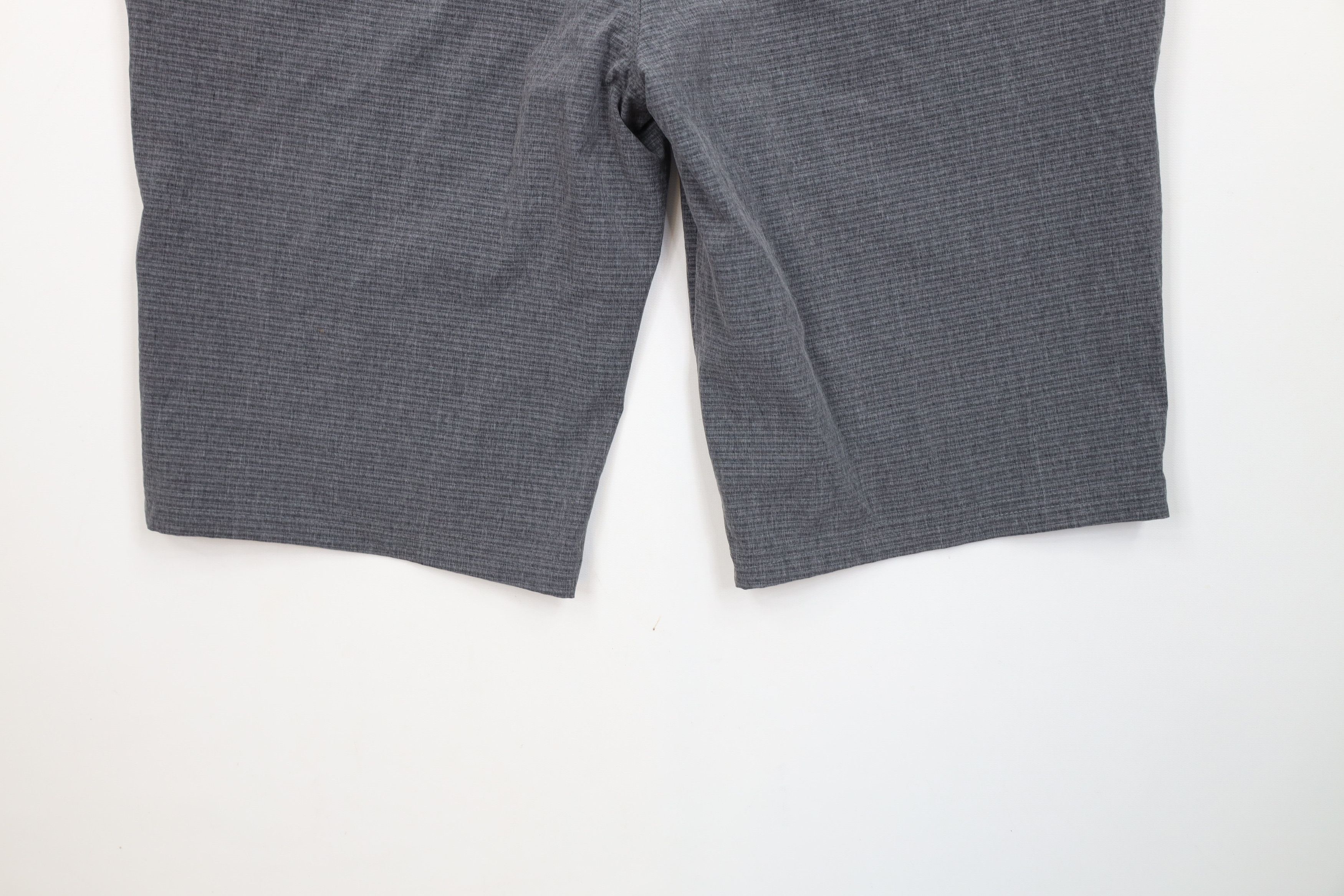 Vintage Buckle BKE Striped Stretch Standard Fit Hybrid Shorts Gray Size US 32 / EU 48 - 12 Thumbnail