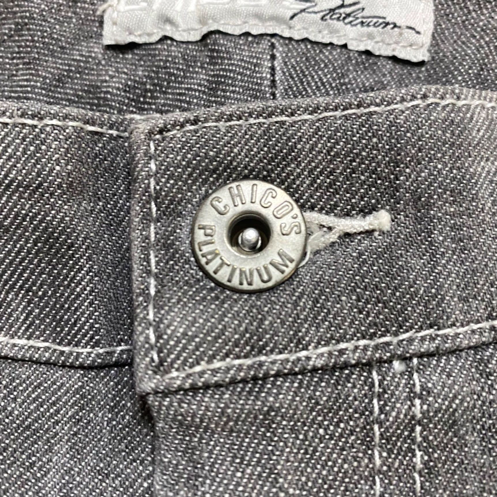 Vintage Chico's Jeans Gray Medium Wash Straight Crop Mid Rise Womens 8 Denim 23.5 Inseam 5-Pocket Stretch Cotton Spandex Regular Rise Shirt? Size 30" / US 8 / IT 44 - 4 Thumbnail