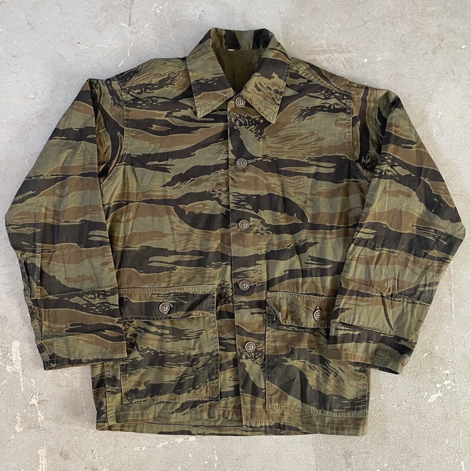 Combinaison Militaire Vintage American Field – Tiger Stripe Camouflage, Manches Longues, Taille XL