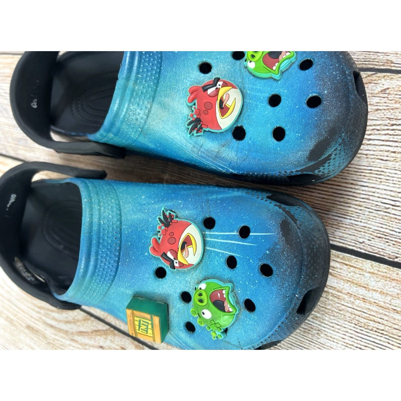 Crocs VINTAGE Crocs Classic Clogs Angry Birds Themed Unisex Adults Sandal Blue 8 6 Women Men US Shoe Size 8 Crocs Classic Rubber Has Scuffs Pre Owned Size US 8 / IT 38 - 3 Thumbnail