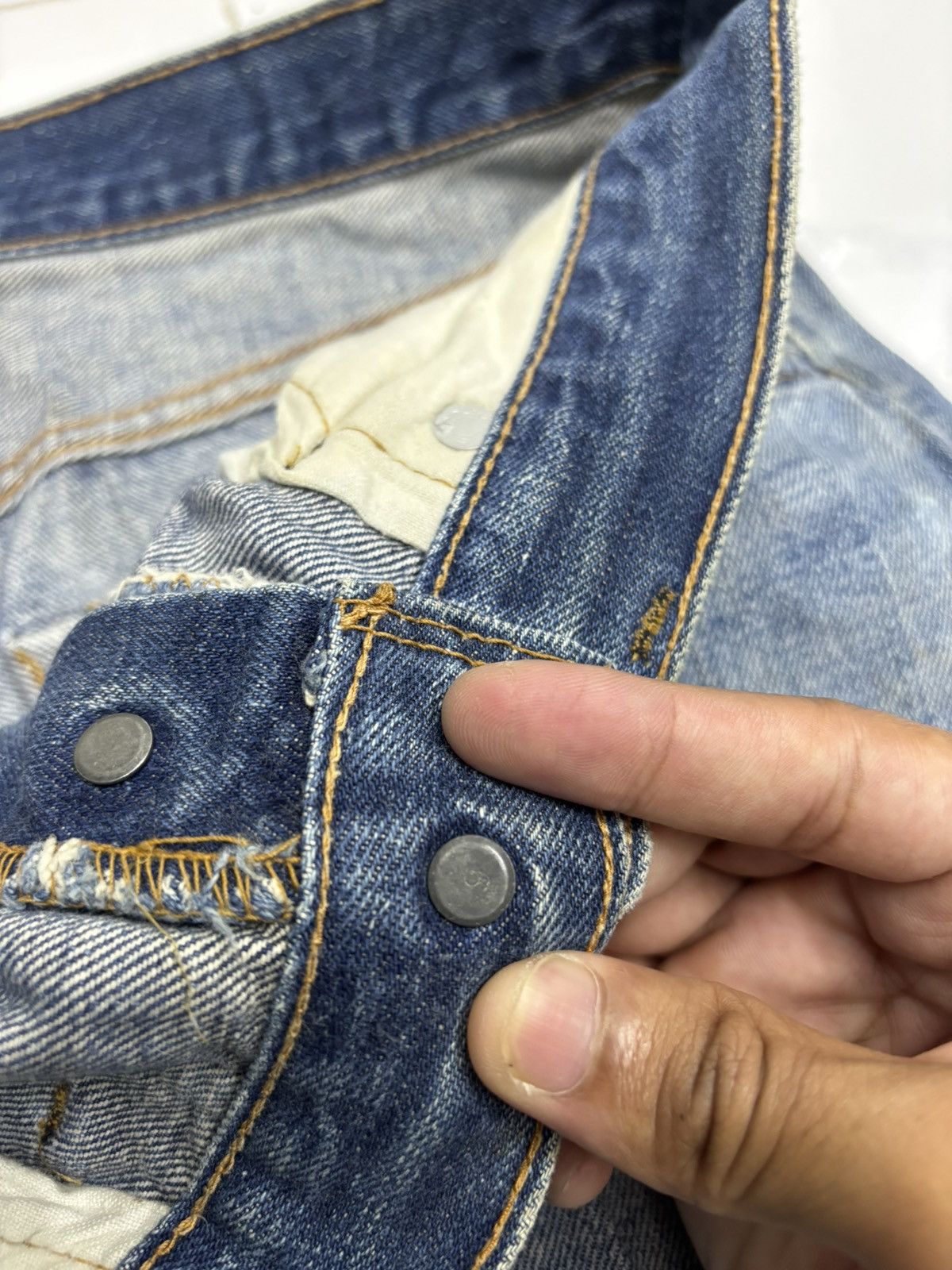 Levi's 70s LEVI'S 501 BIG E button No 6 THRASHED DISTRESSED DENIM Size US 32 / EU 48 - 11 Thumbnail