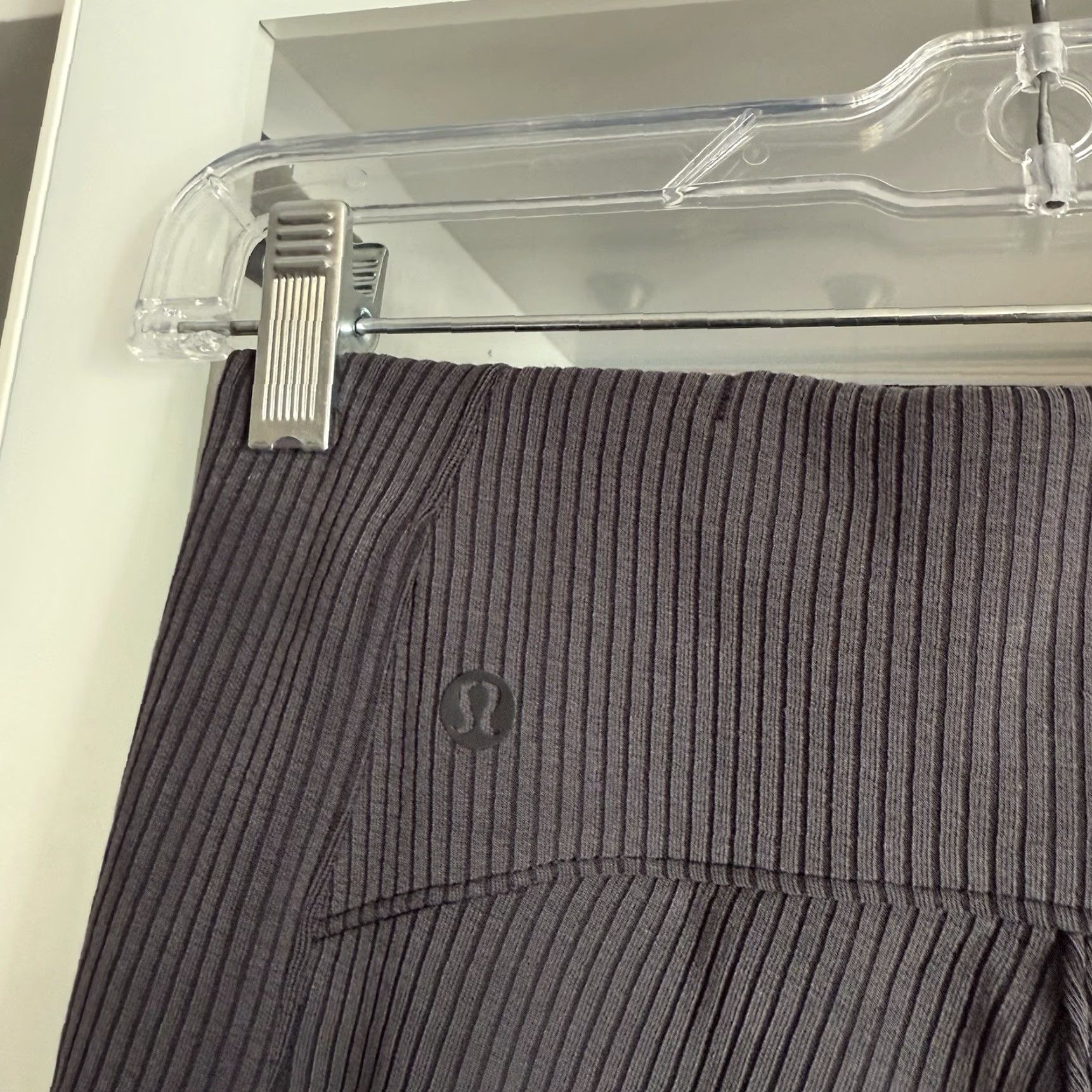 Lululemon Lululemon Ribbed Softstreme Zip-Leg High-Rise Cropped Pant Black Gray Size 2 Women Cropped Pant with Pockets Size 26" / US 2 / IT 38 - 5 Thumbnail