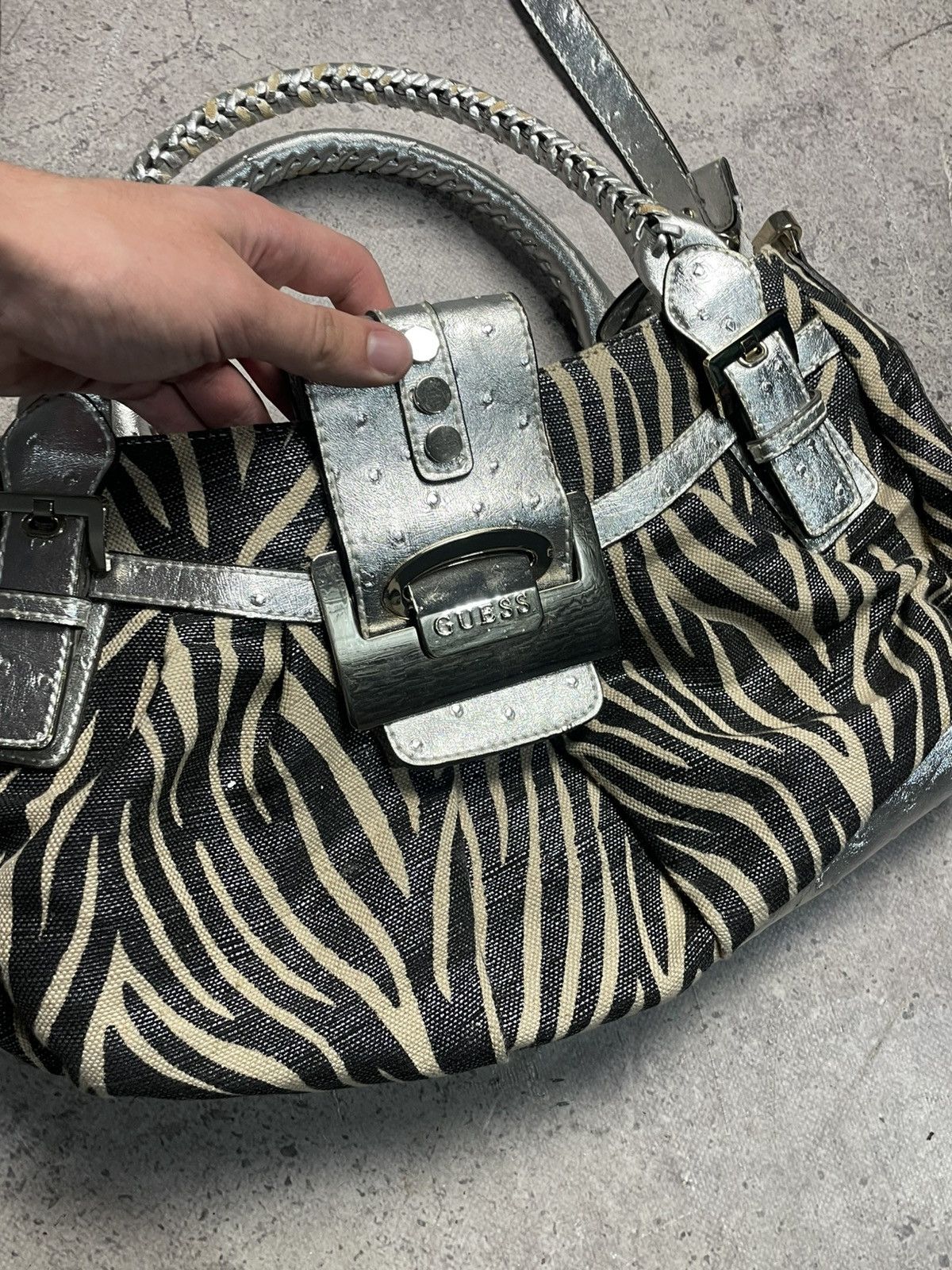 Guess Vintage Guess zebra bag 🦓 Size ONE SIZE - 2 Thumbnail