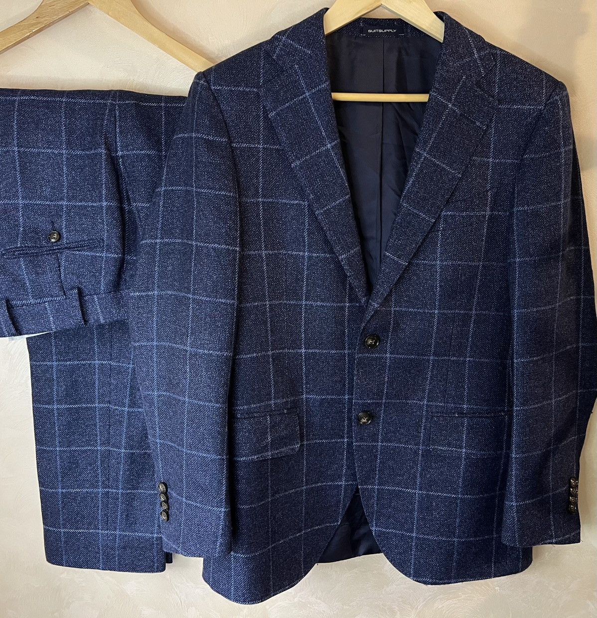 Suitsupply wool linen suit