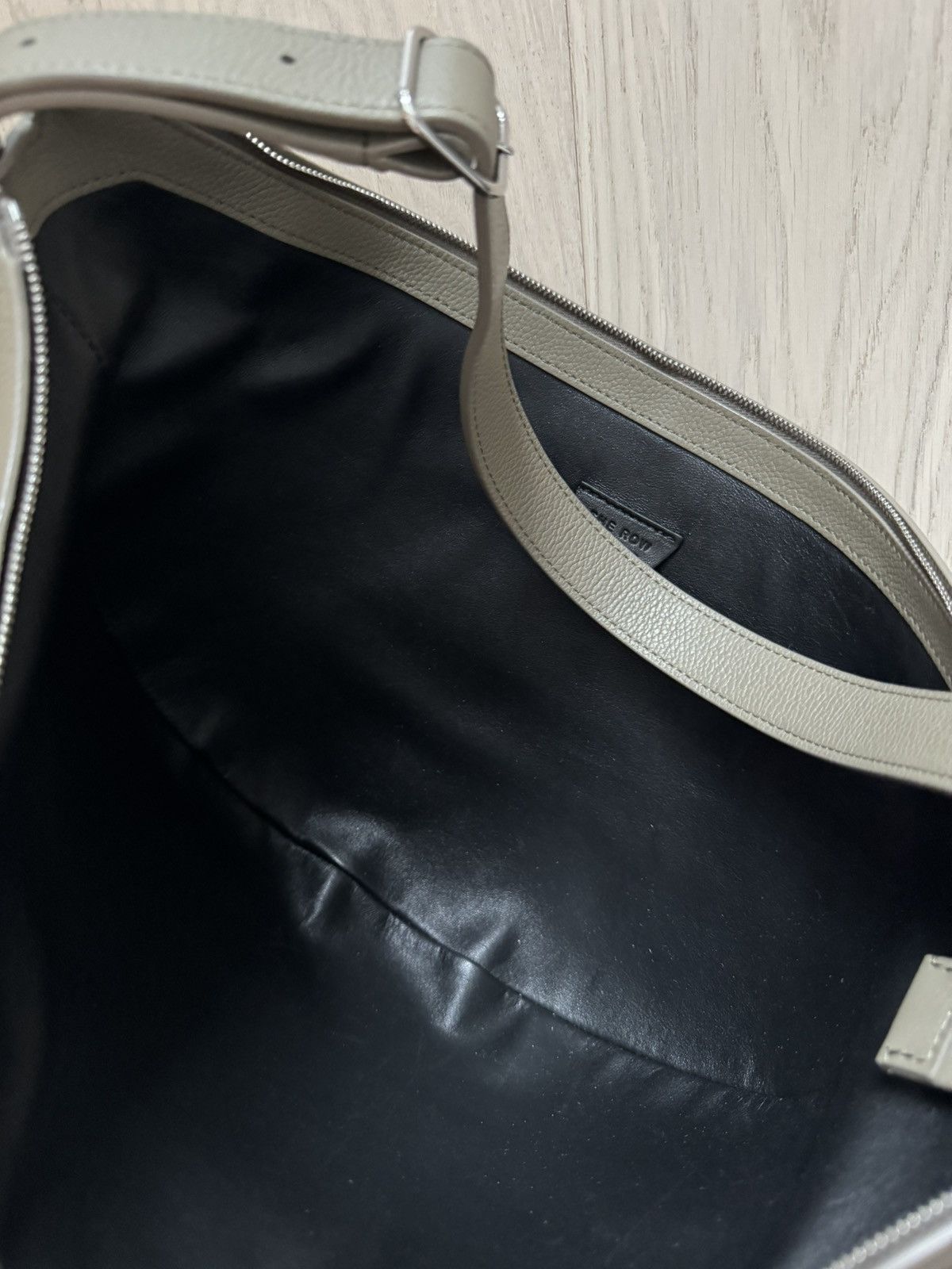 The Row The Row Jouve Small leather shoulder bag Size ONE SIZE - 7 Thumbnail