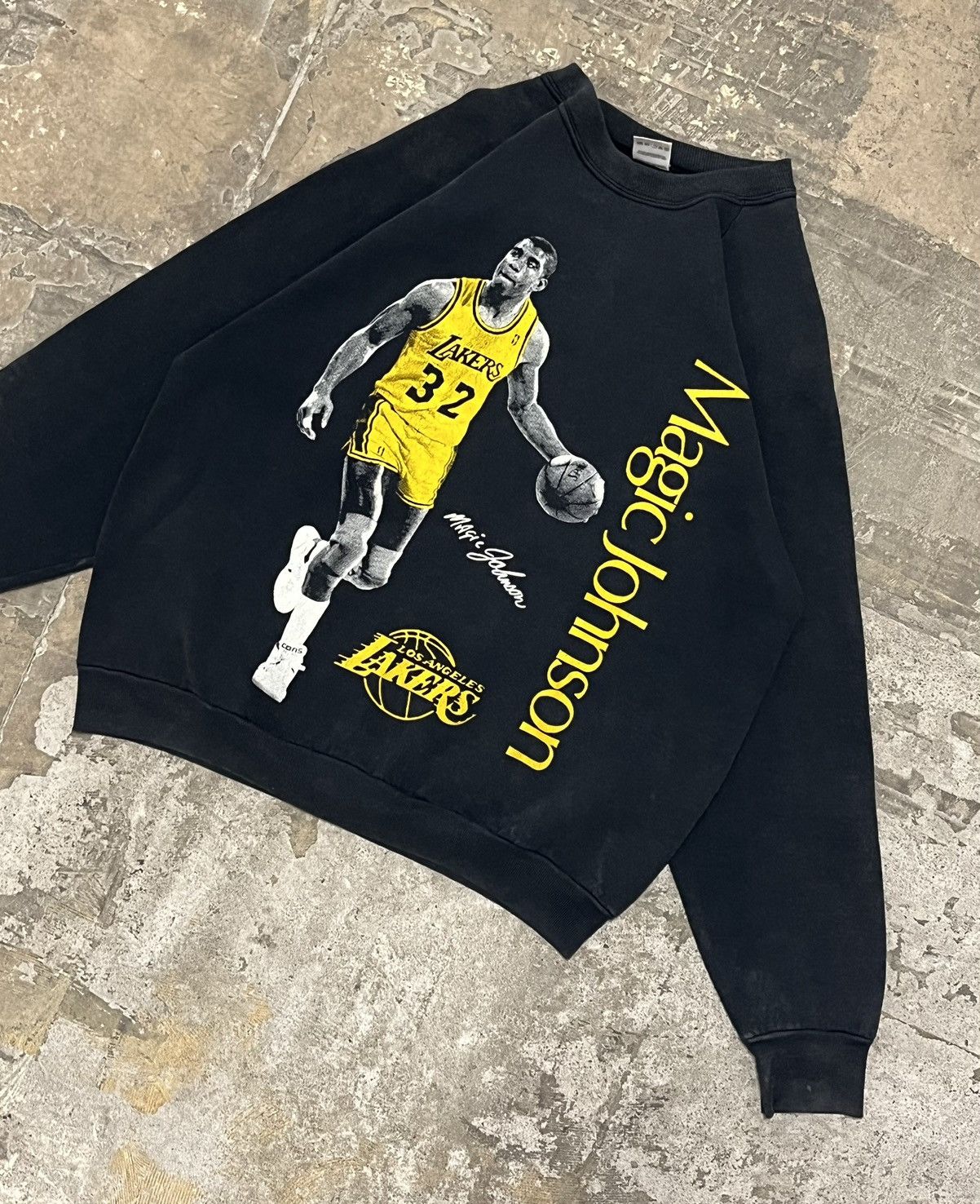 Vintage Crazy rare vintage Los Angeles Lakers Magic Johnson Crewneck Size US L / EU 52-54 / 3 - 4 Thumbnail